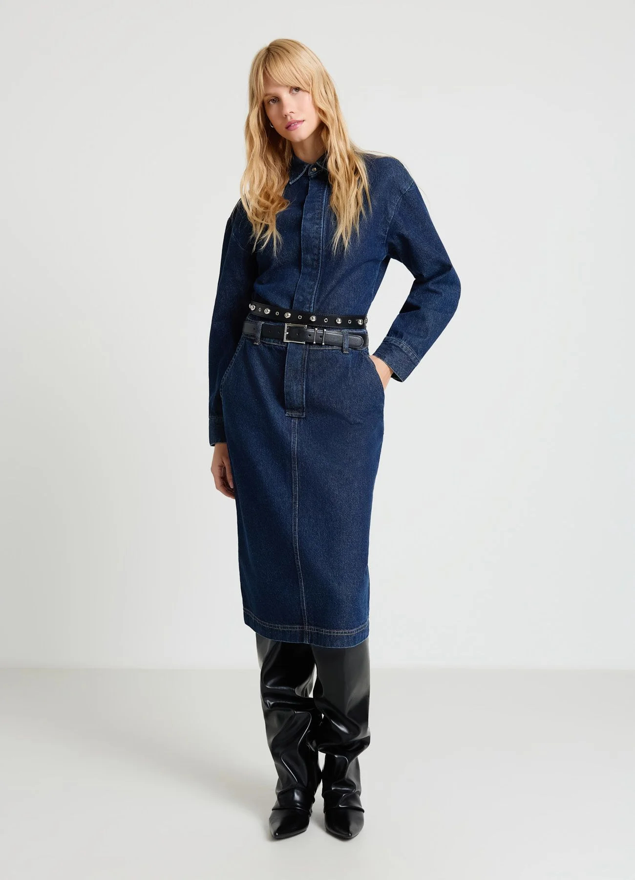 Abito midi in denim con tasche - Image 3