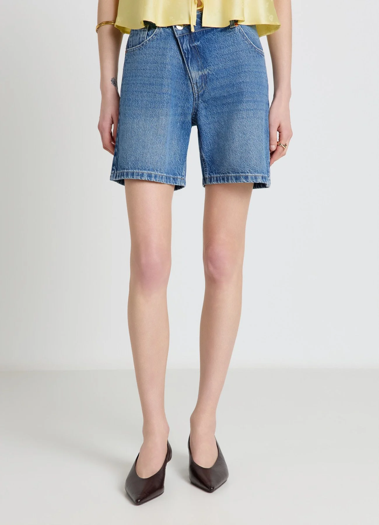 Bermuda denim con patta asimmetrica - Image 2