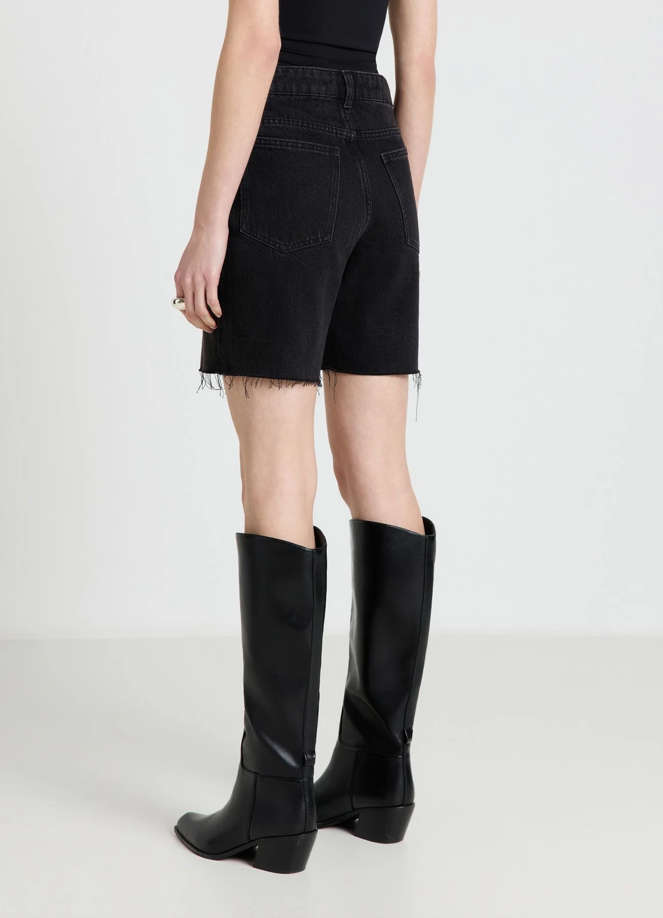 Bermuda jeans con orlo sfrangiato - Image 3