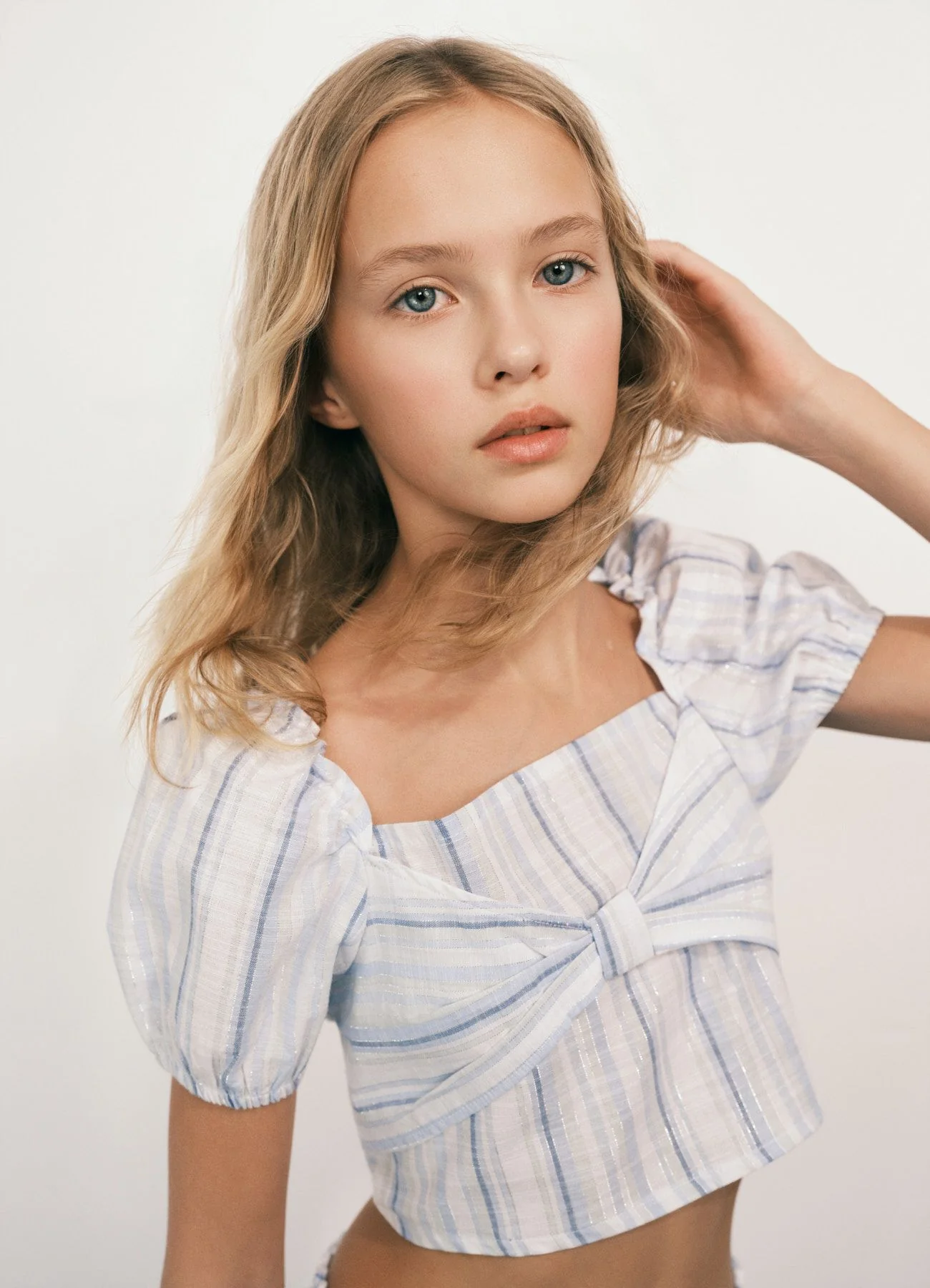 Blusa a righe con fiocco e maniche a sbuffo - Image 4