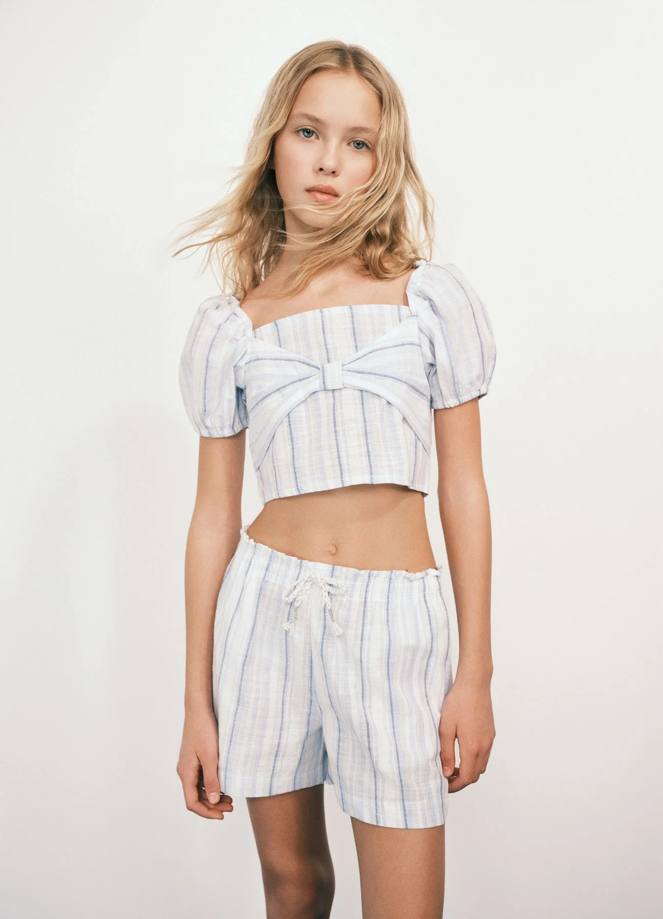 Blusa a righe con fiocco e maniche a sbuffo - Image 5