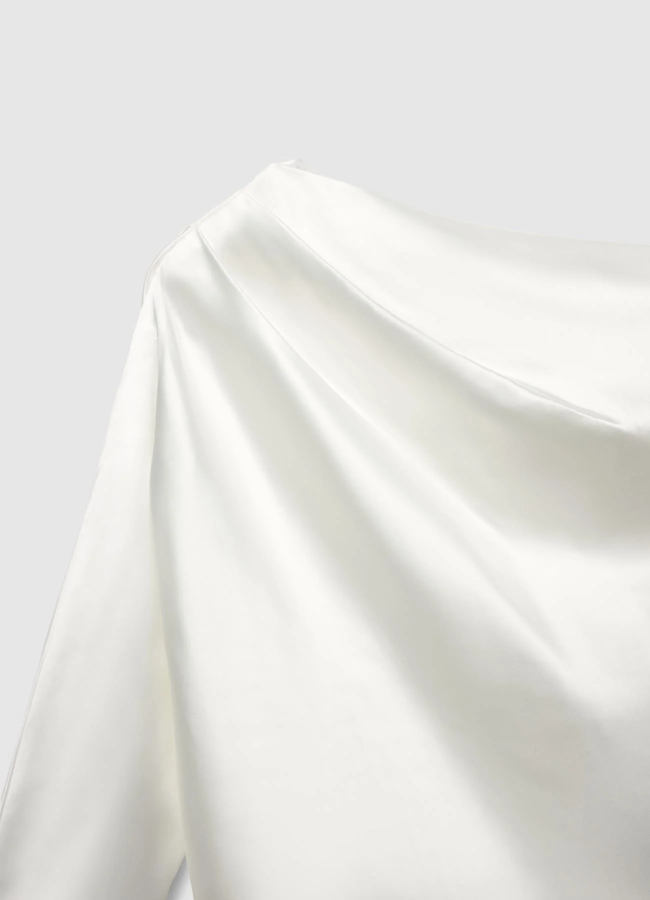 Blusa asimmetrica con drappeggio similsatin - Image 5