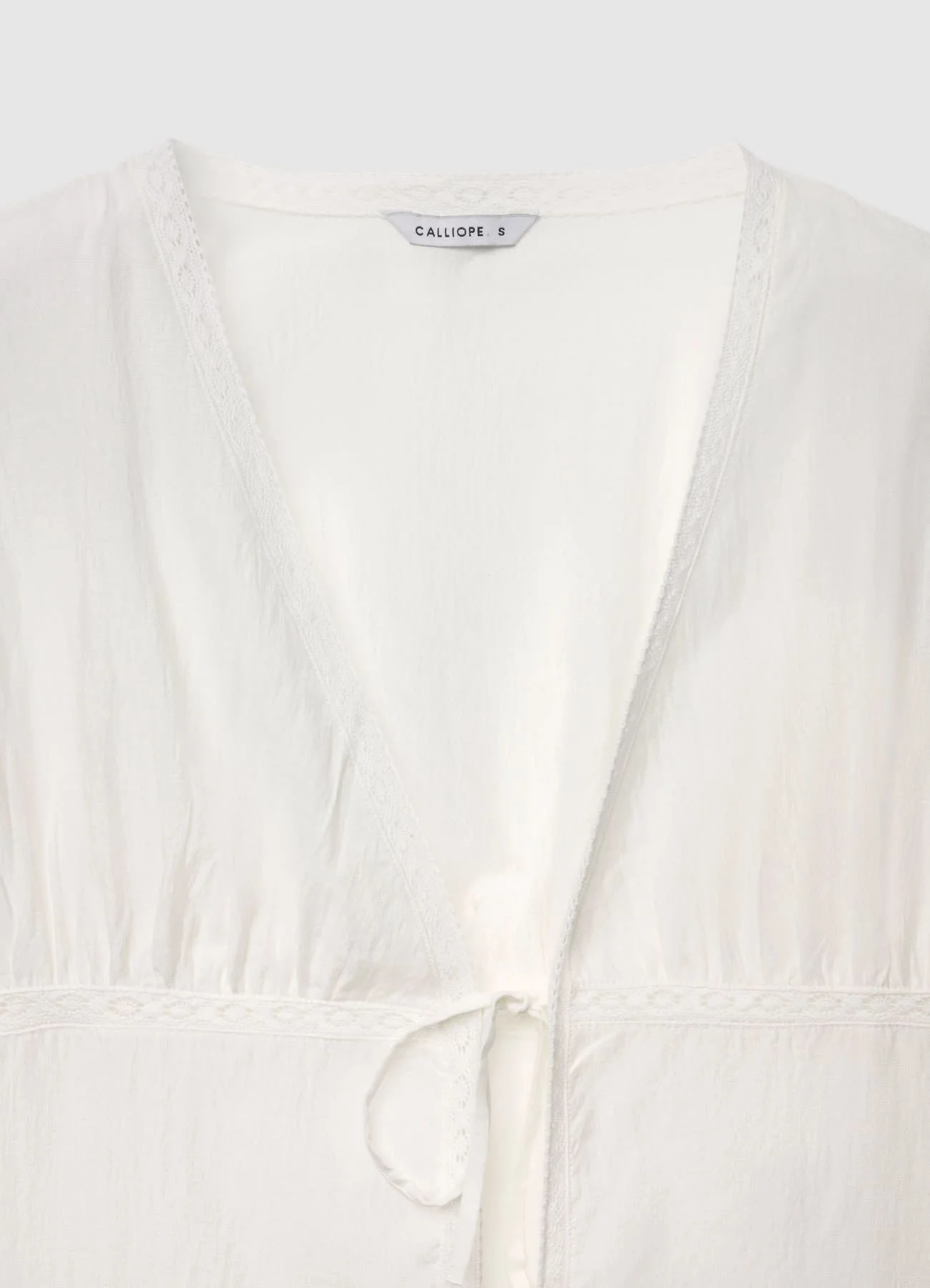 Blusa con laccetti e inserti in macramè - Image 6