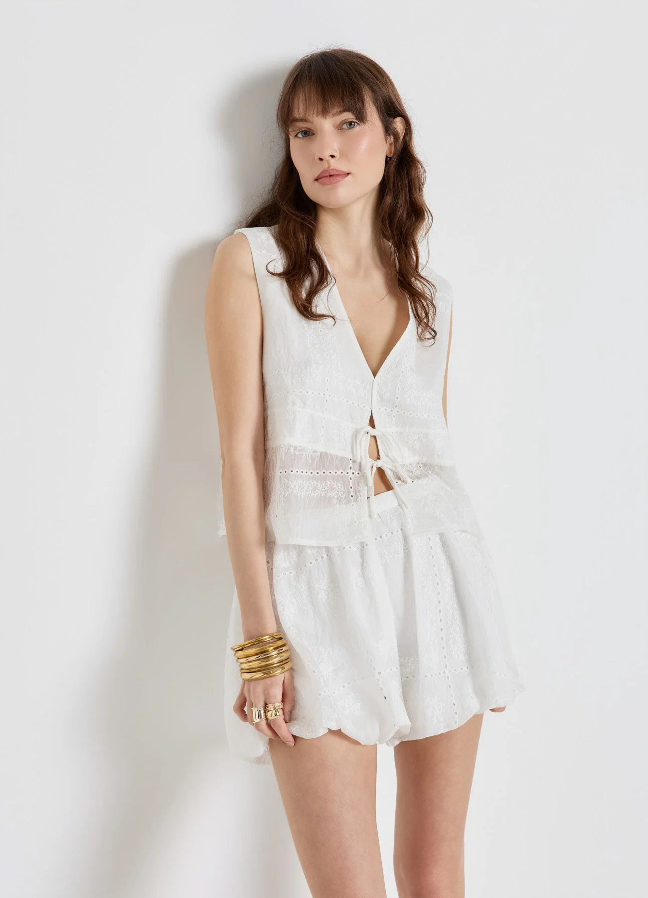 Blusa con laccetti e ricamo sangallo - Image 8