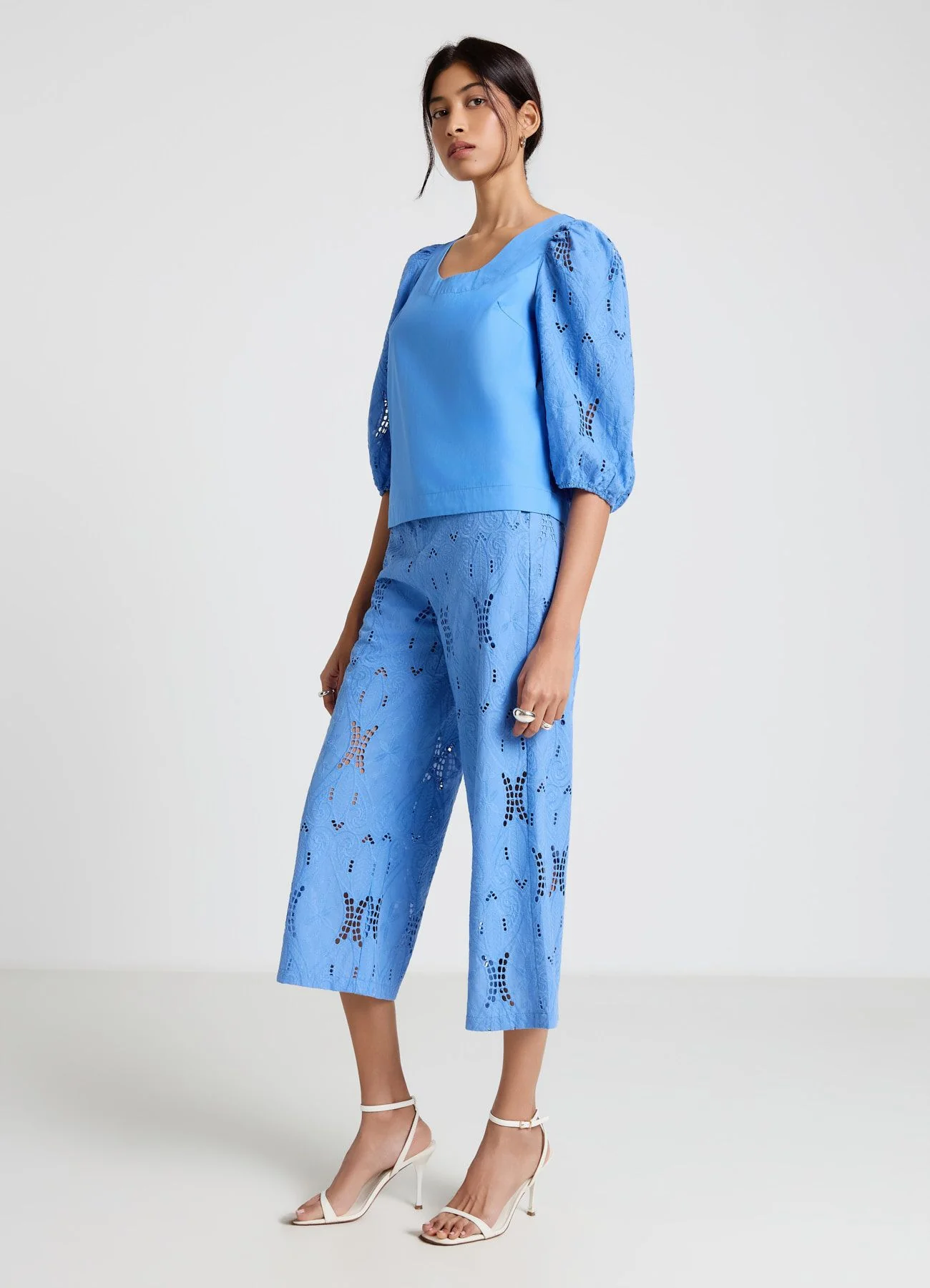 Blusa con maniche sangallo e scollo ampio - Image 4
