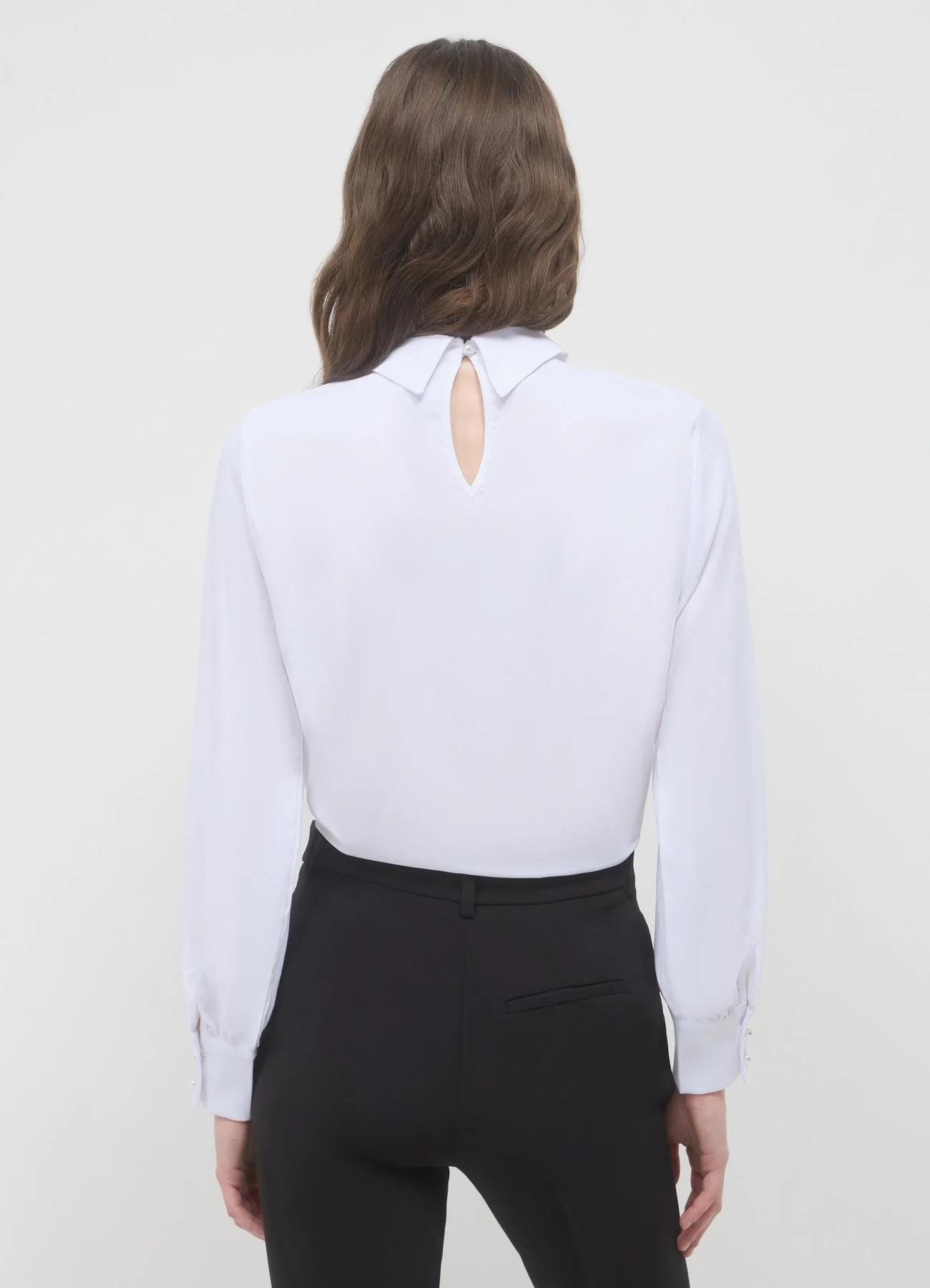 Blusa con rosa applicata - Image 2