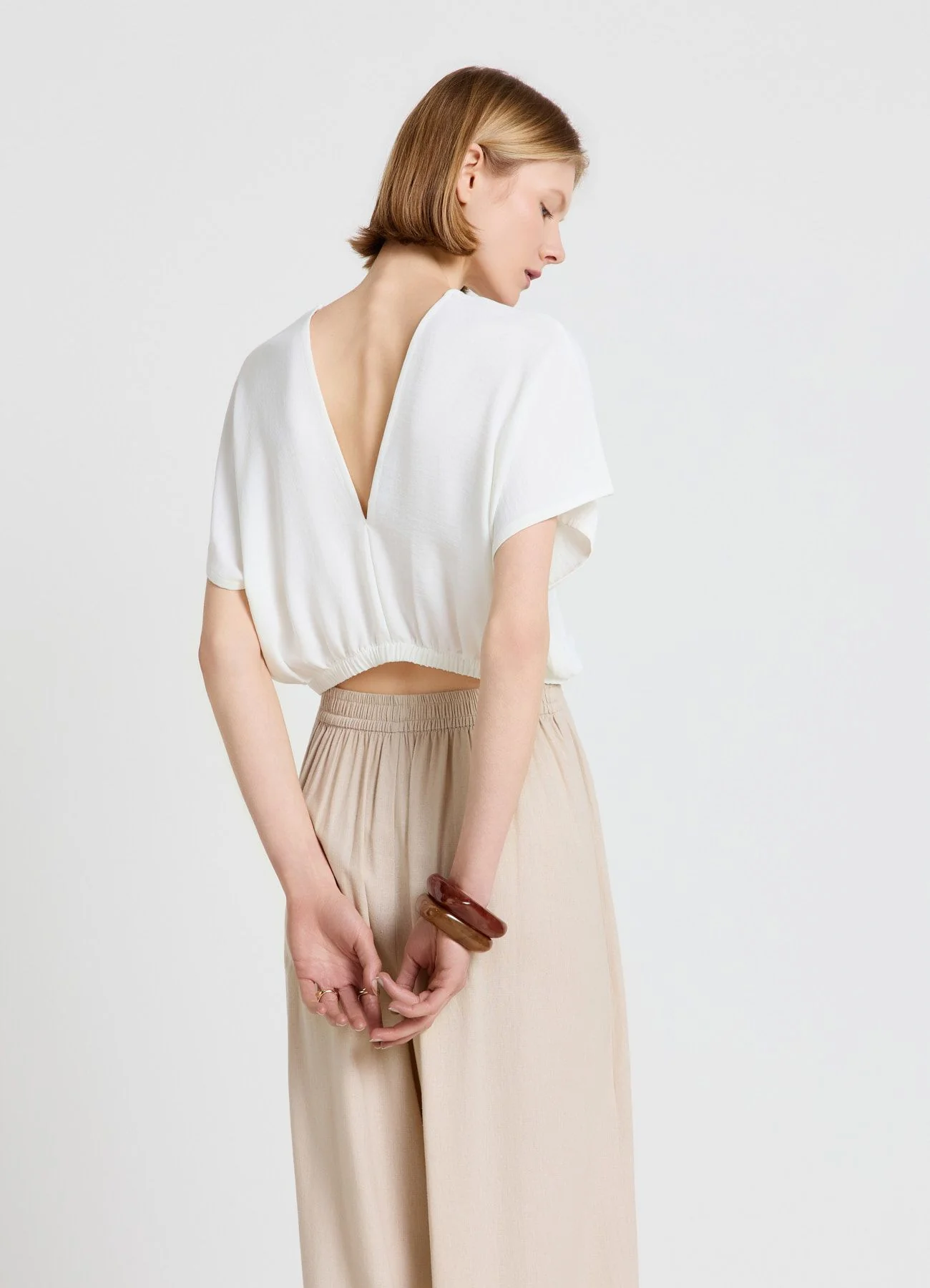 Blusa con scollo a V e orlo con elastico - Image 3