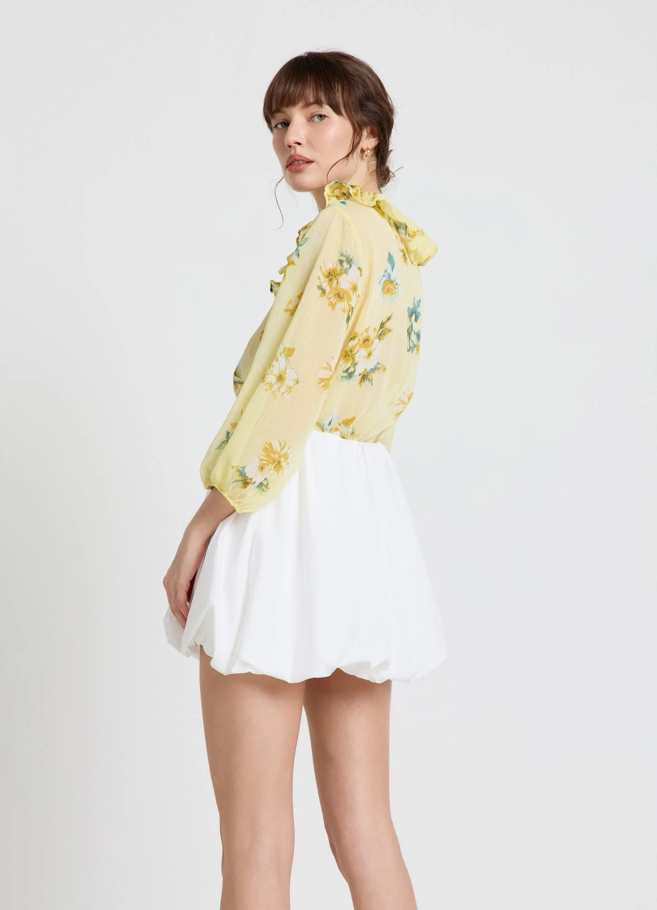 Blusa con volant e laccetti a stampa floreale - Image 3