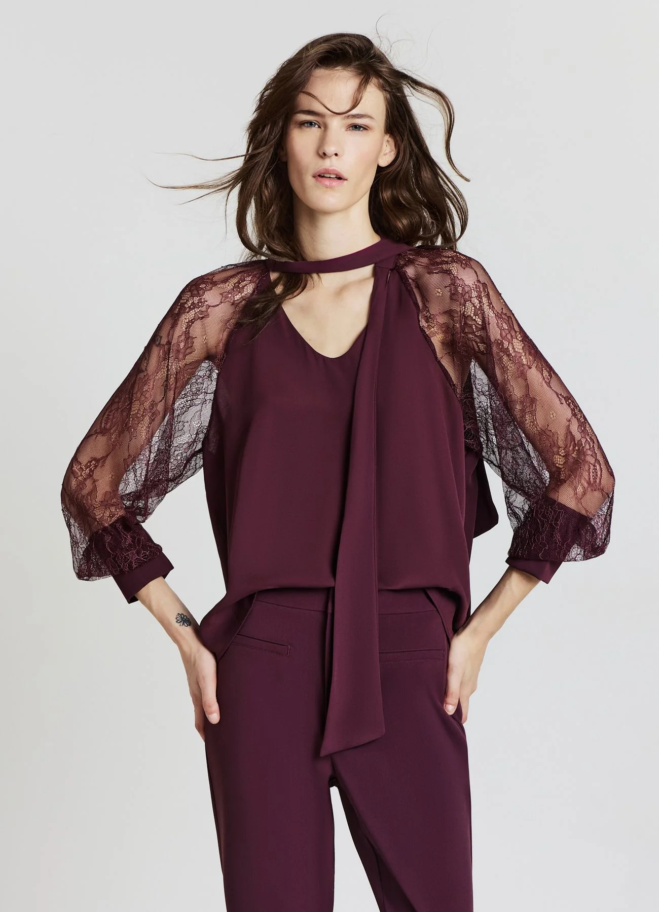 Blusa fiocco maniche pizzo