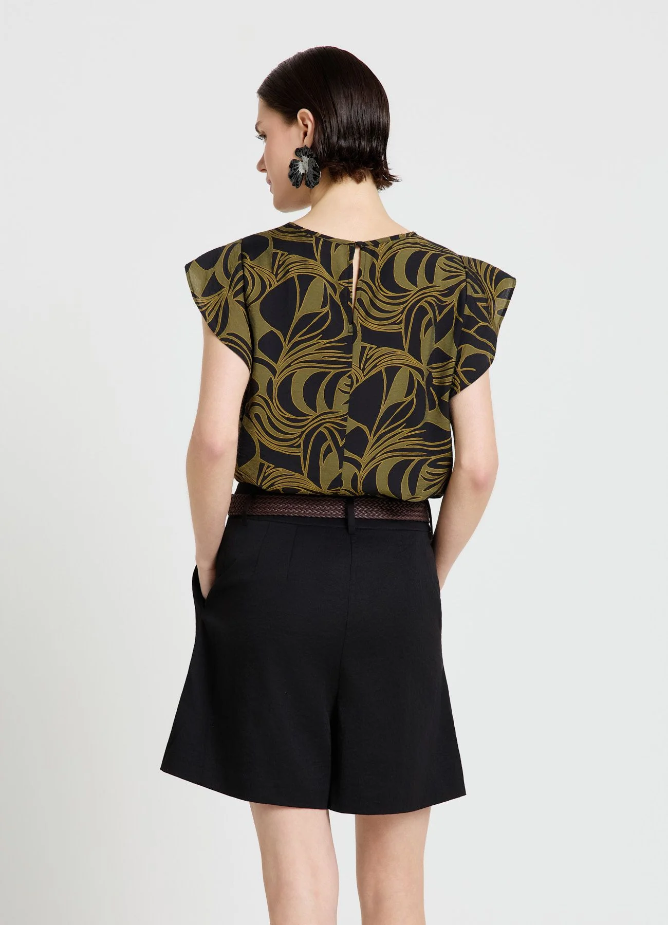 Blusa maniche corte con rouches e stampa fogliame - Image 3