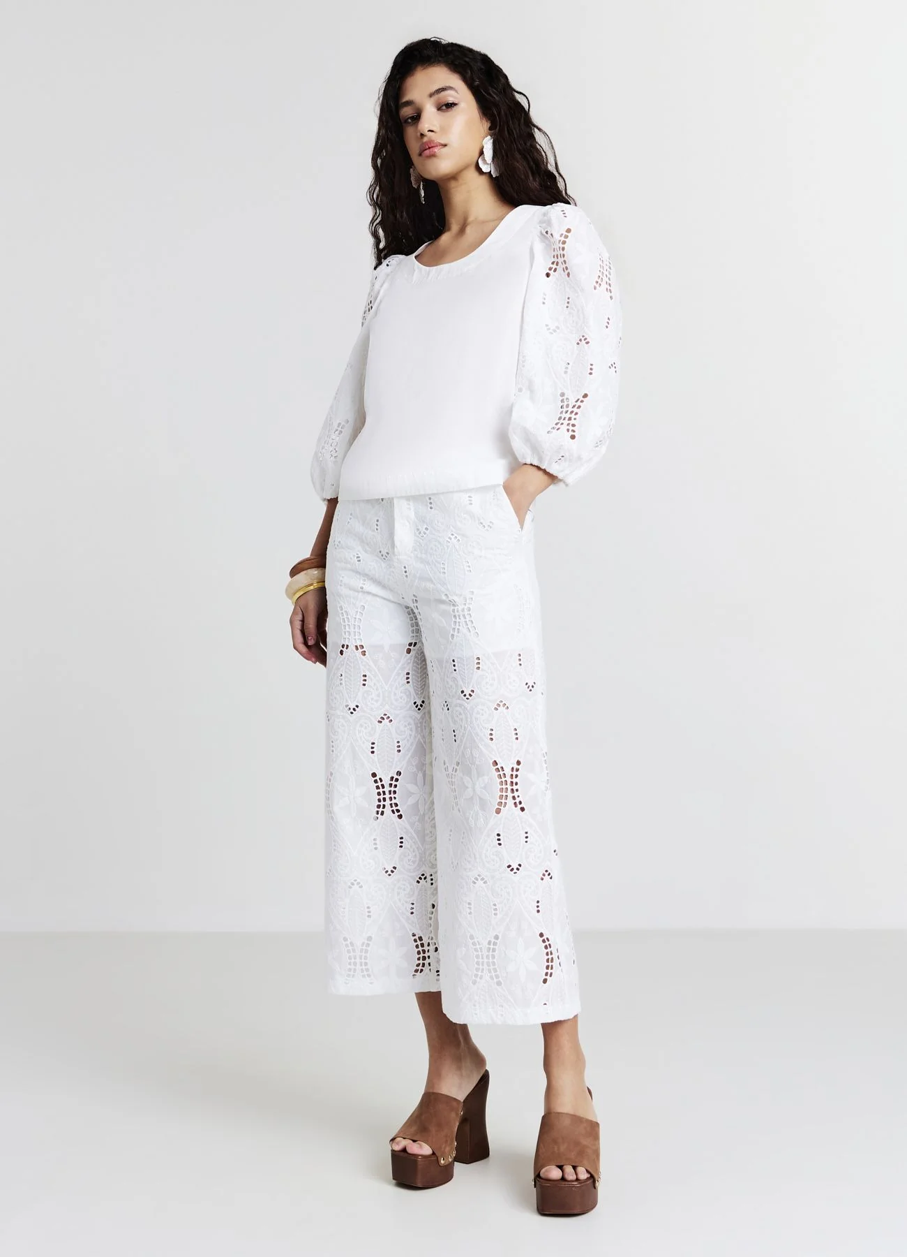 Blusa maniche sangallo