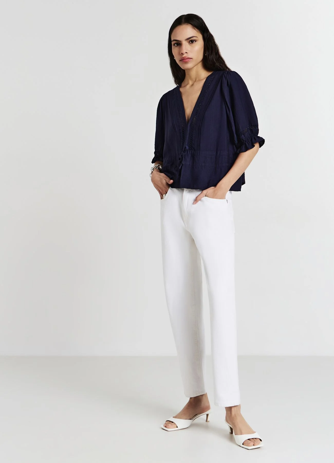 Blusa ricamo a jour
