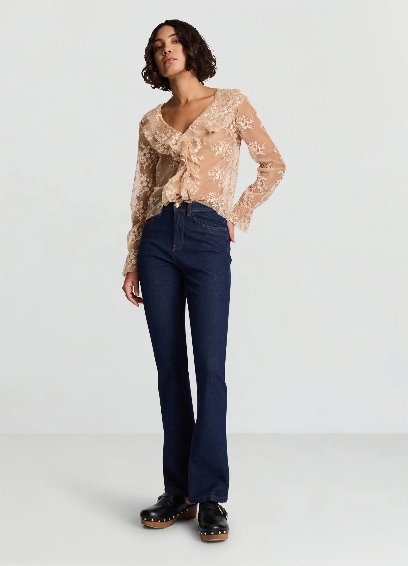 Blusa trasparente con rouches e pizzo