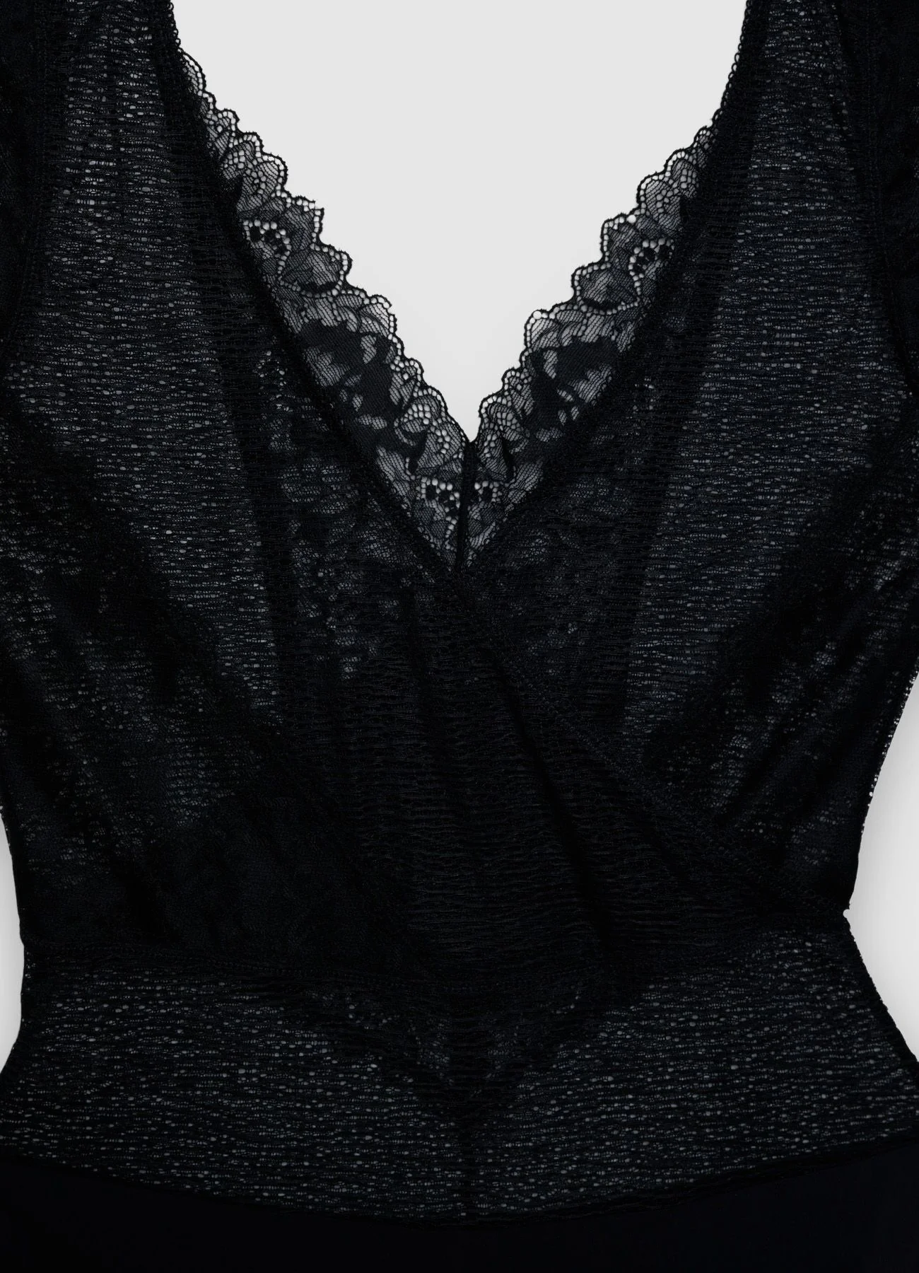 Body in pizzo smanicato con scollo a V - Image 6