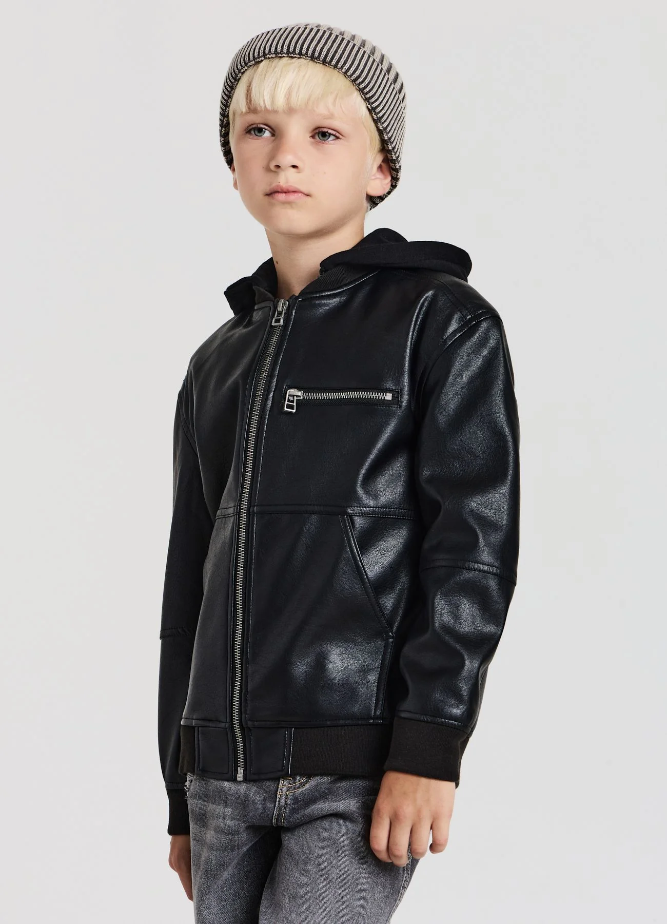 Bomber similpelle con cappuccio