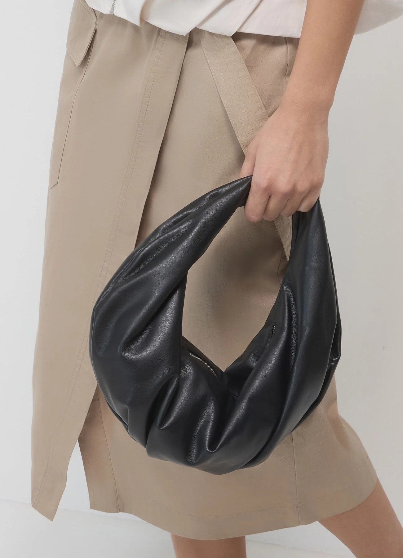 Borsa mezzaluna