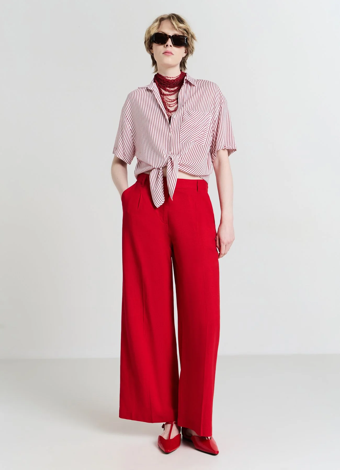 Camicia a righe con nodo