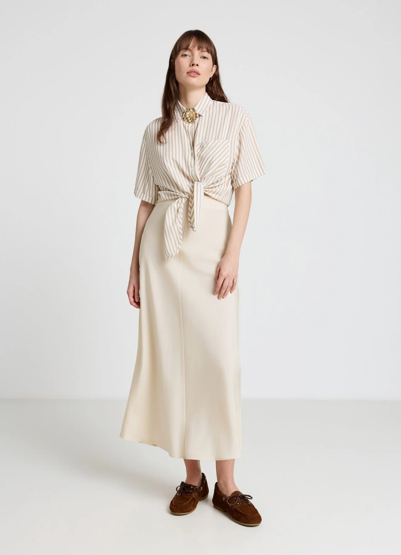 Camicia a righe con nodo frontale