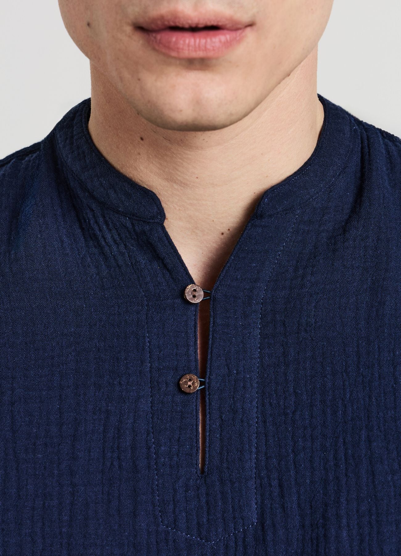 Camicia bottoncini tessuto goffrato - Image 4