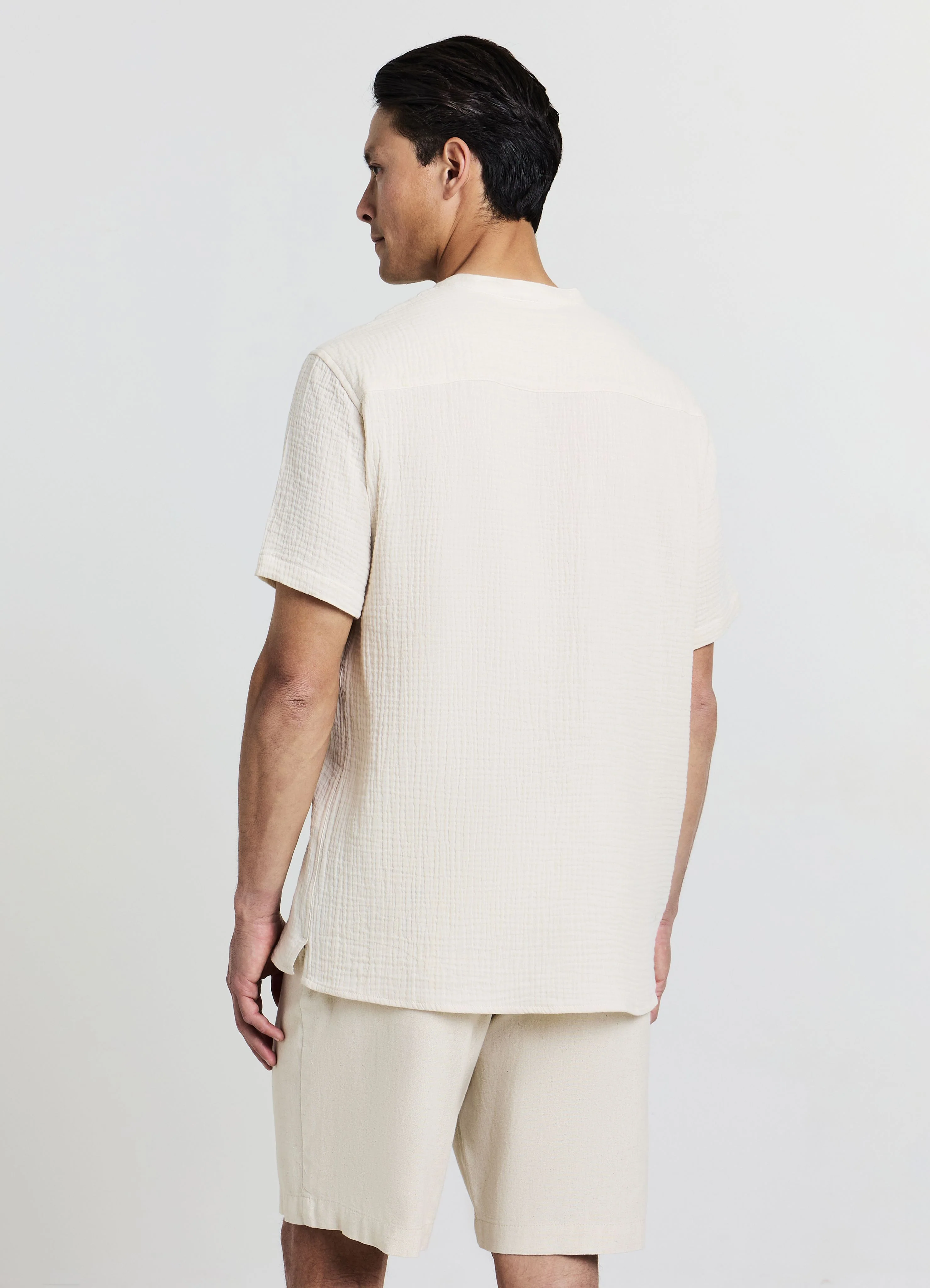Camicia bottoncini tessuto goffrato