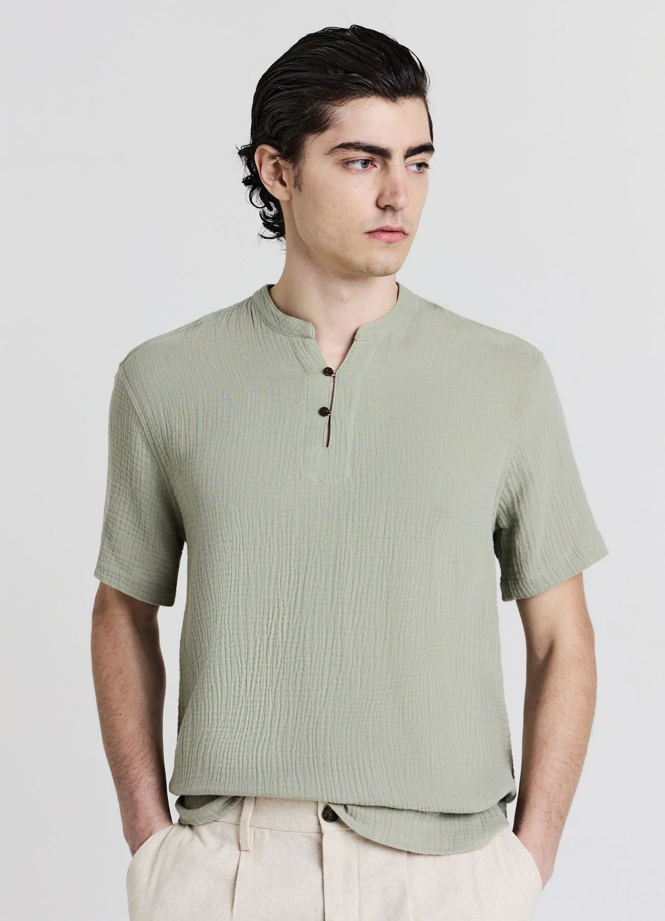 Camicia bottoncini tessuto goffrato