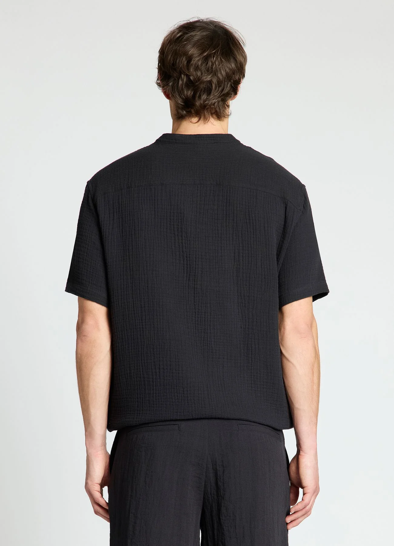 Camicia con collo alla coreana e bottoni - Image 3