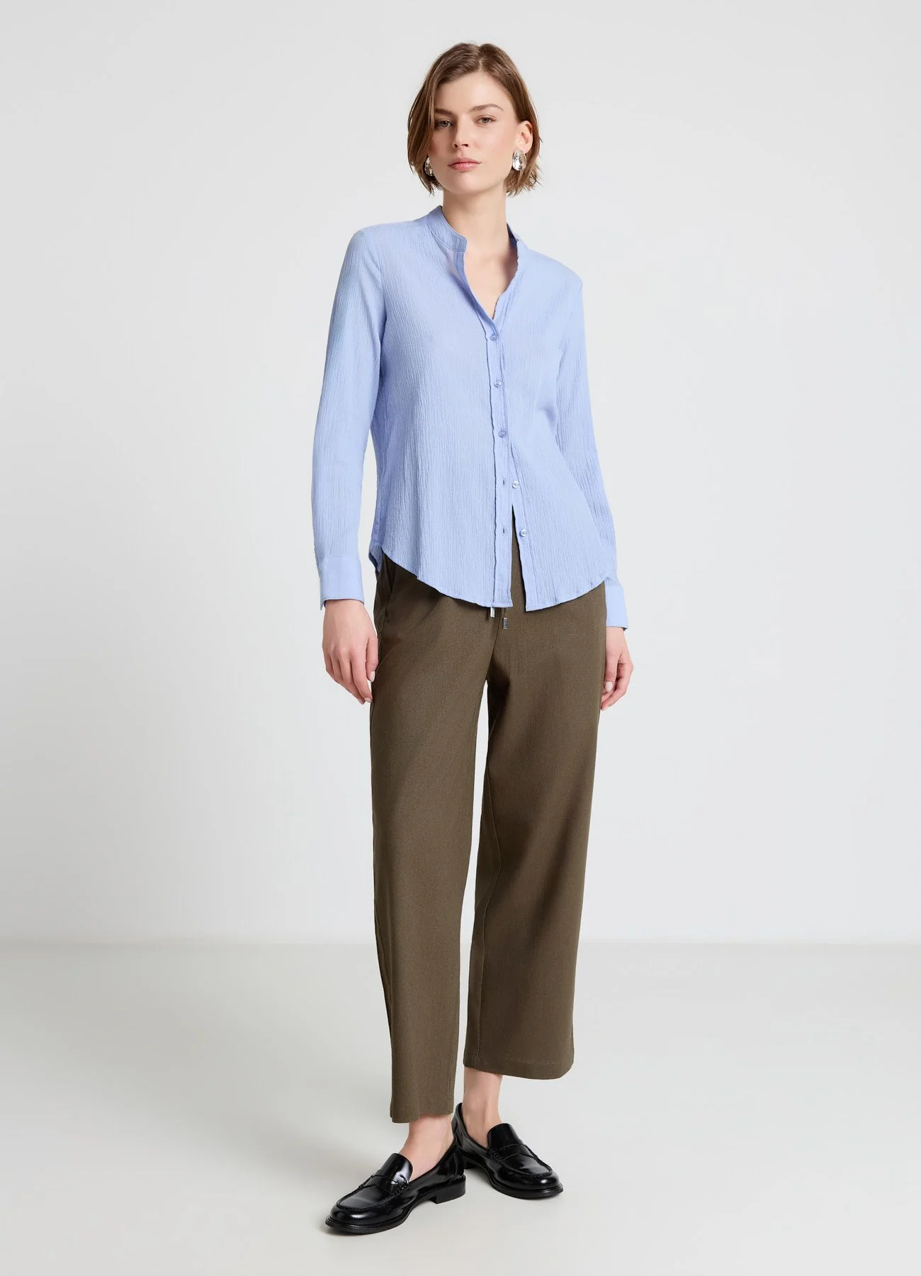 Camicia con collo alla coreana e bottoni