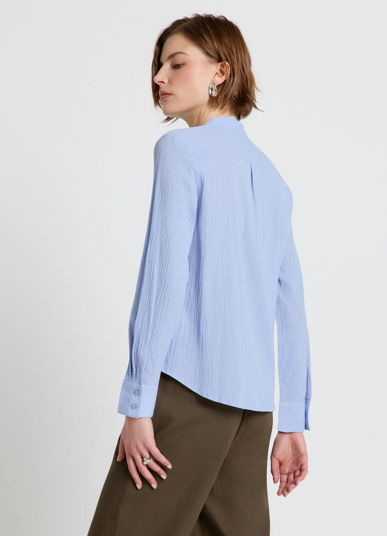 Camicia con collo alla coreana e bottoni - Image 2