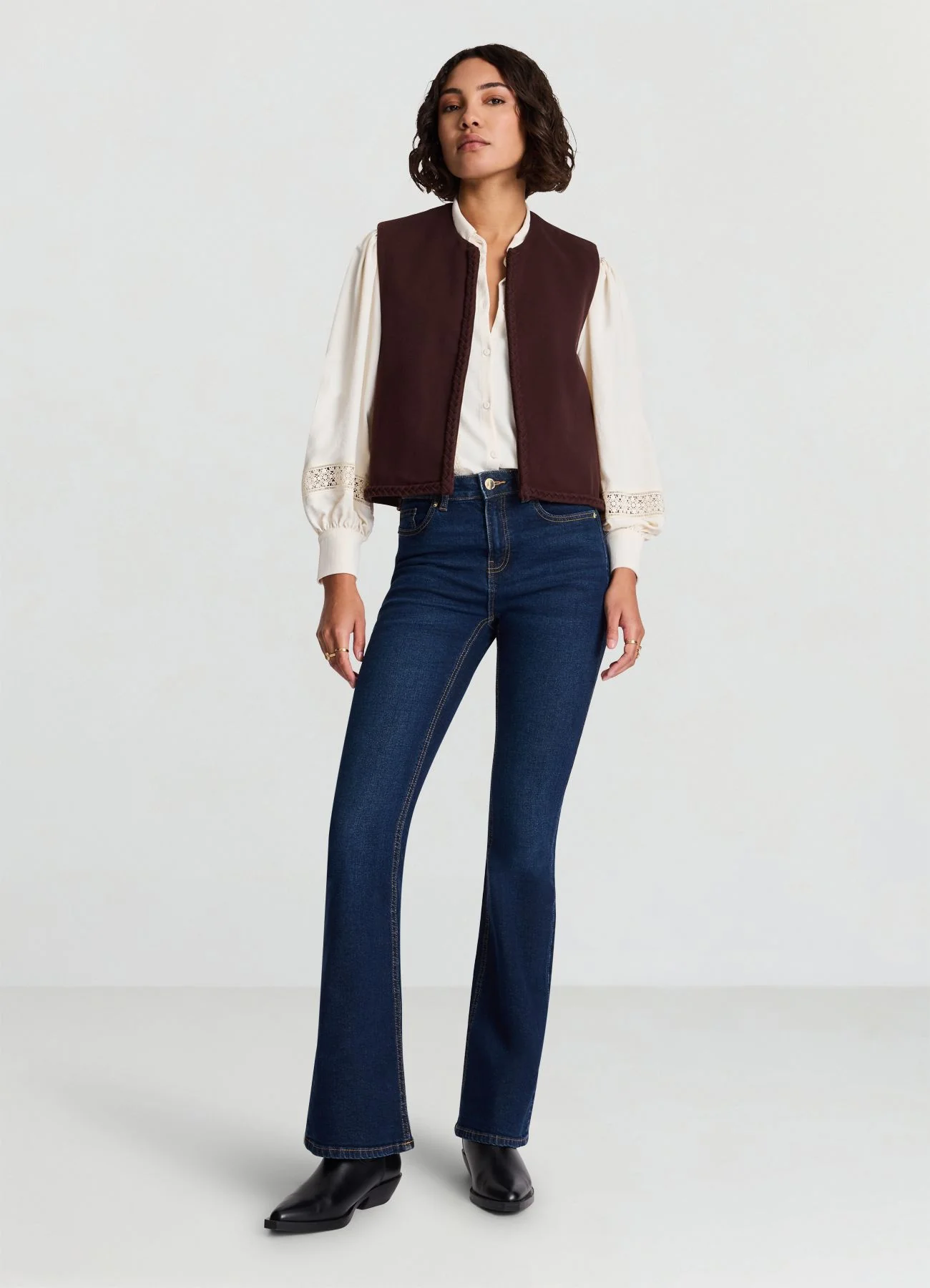 Camicia con inserti macramè e maniche a palloncino