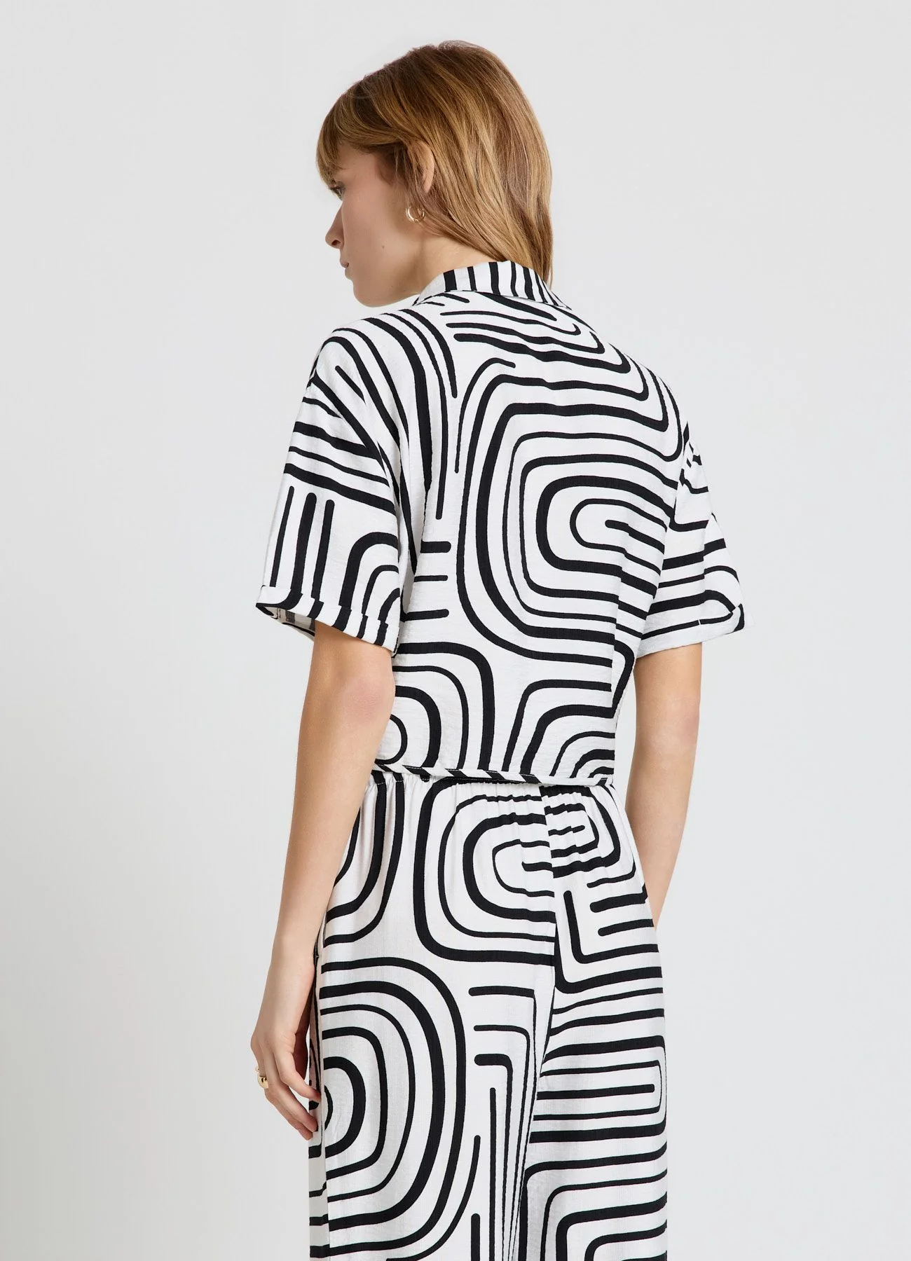Camicia con nodo e stampa grafica - Image 2
