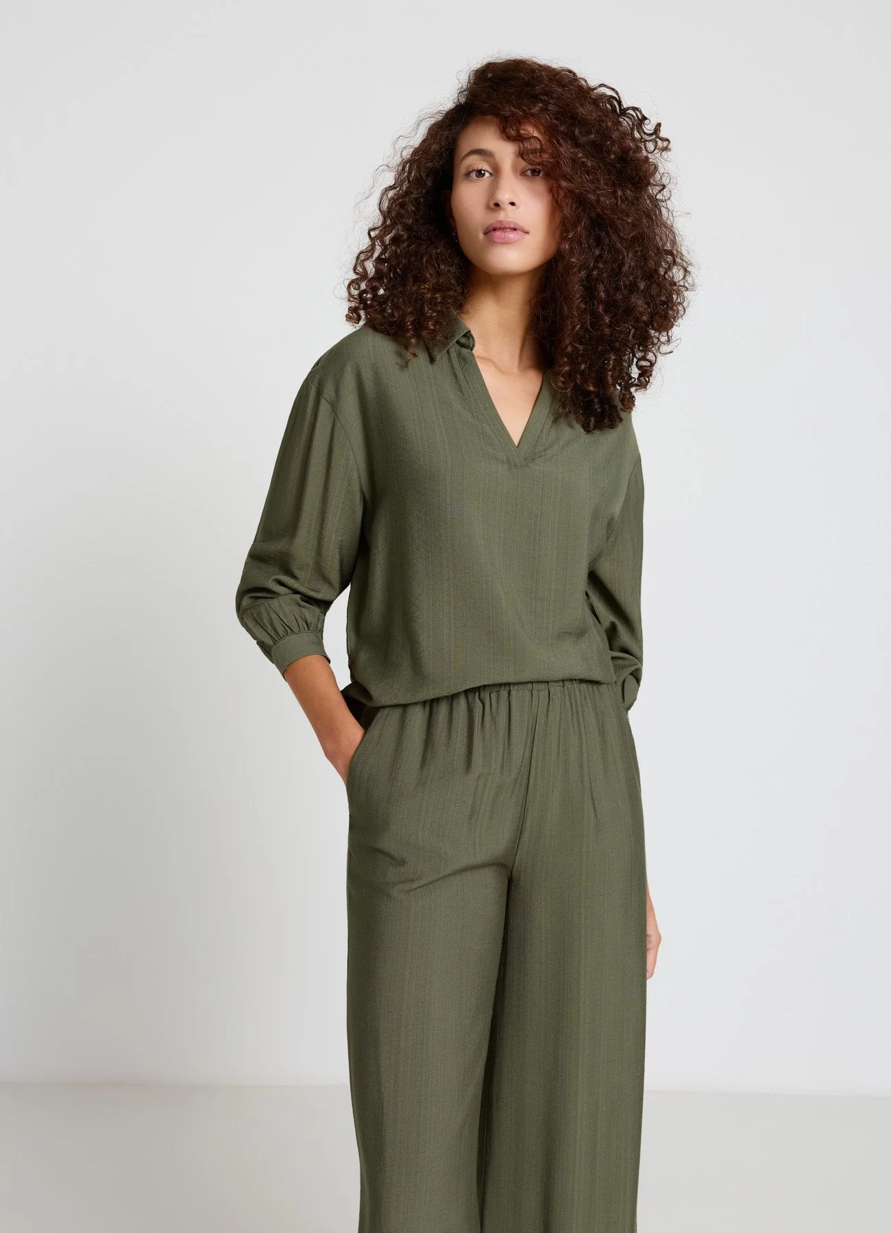Camicia con scollo a V - Image 3