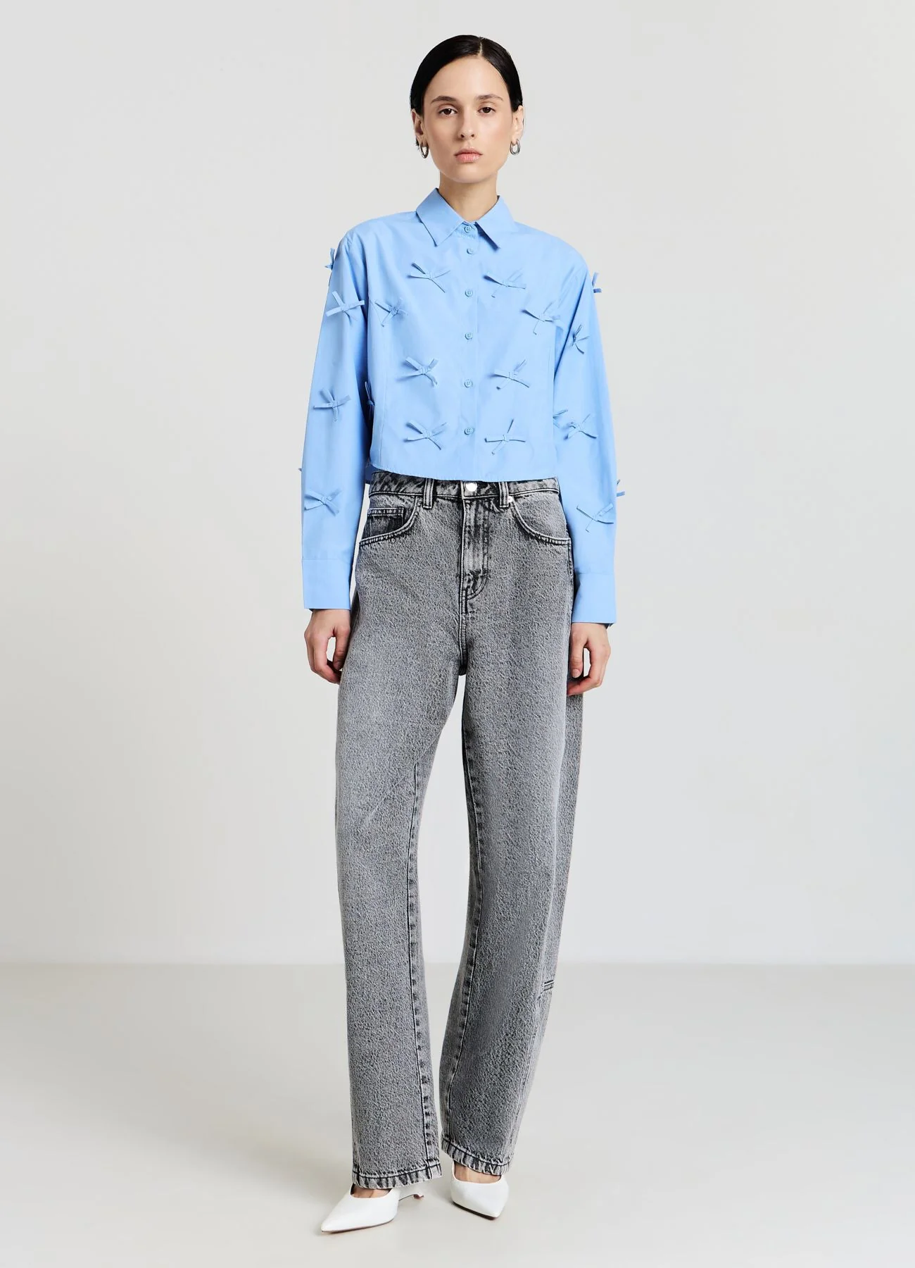 Camicia crop con fiocchi applicati - Image 2