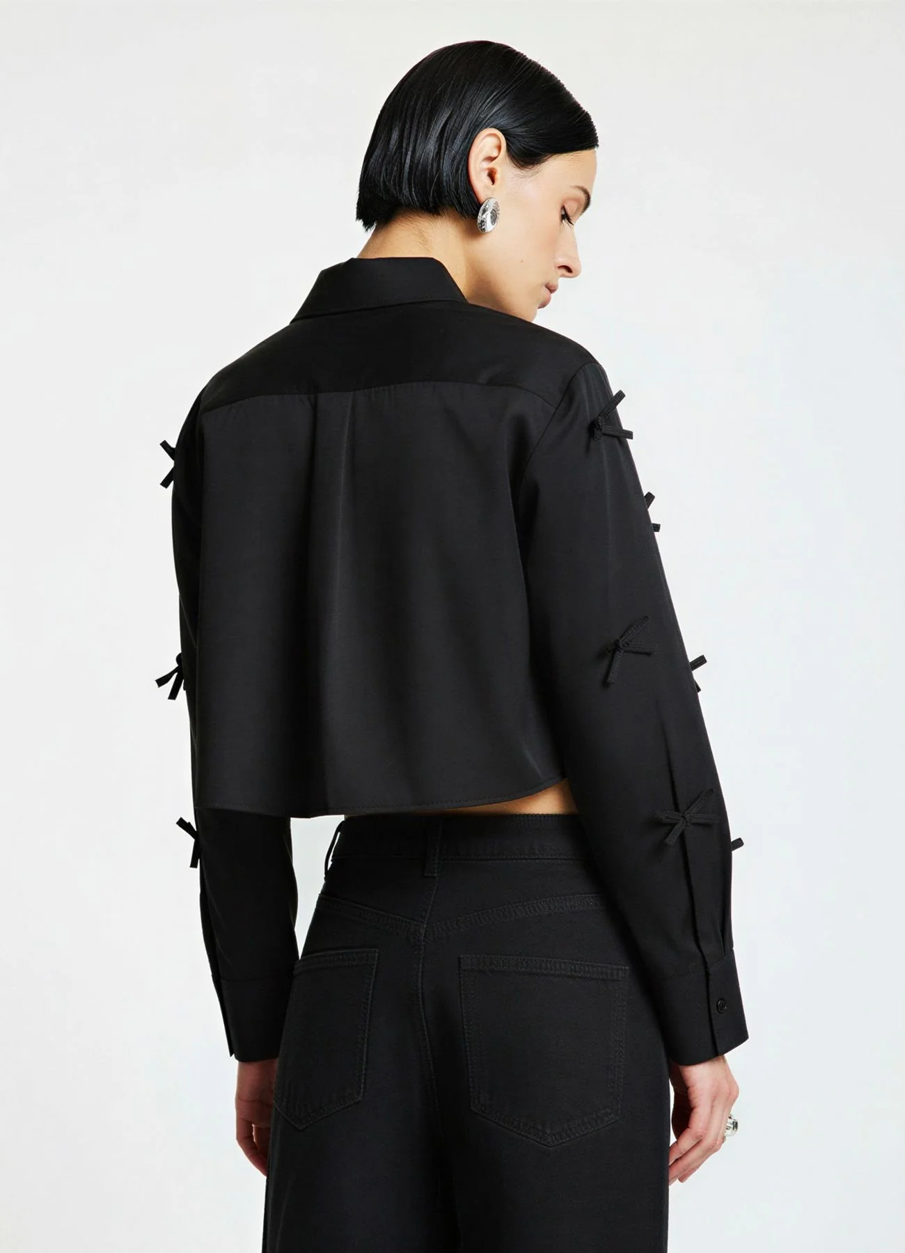 Camicia crop con fiocchi applicati - Image 2