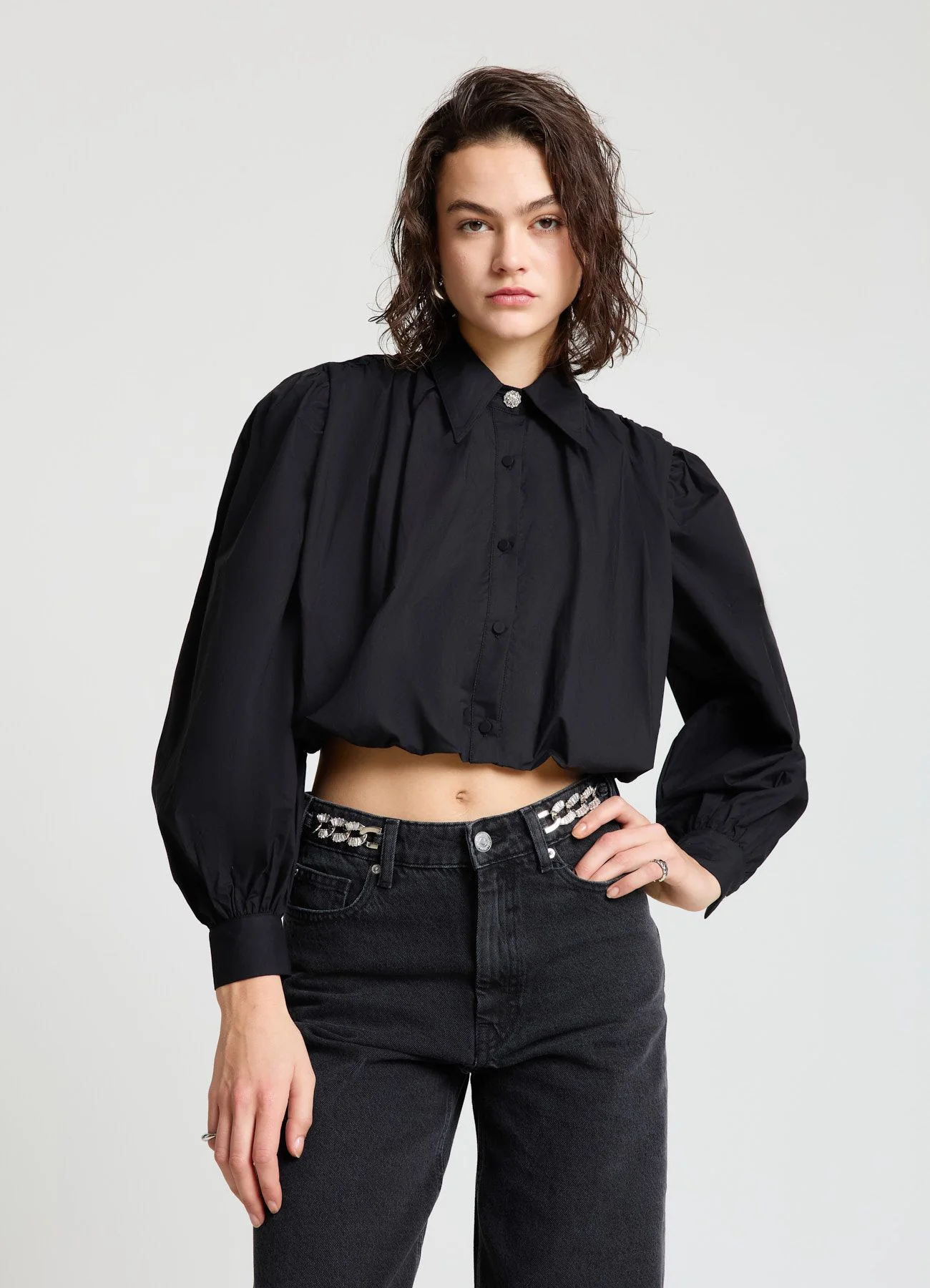 Camicia crop con maniche palloncino