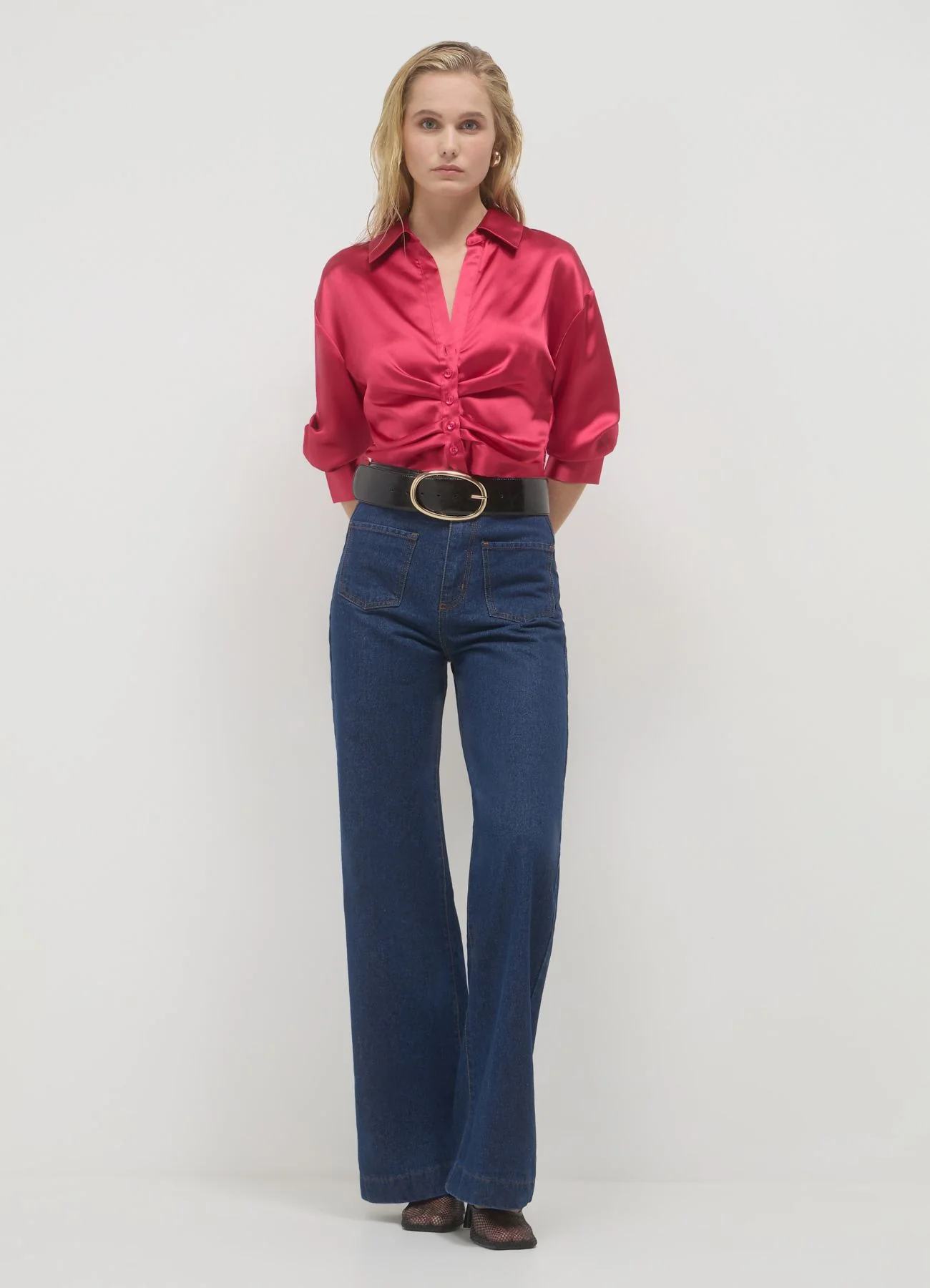 Camicia crop simil satin con arriccio