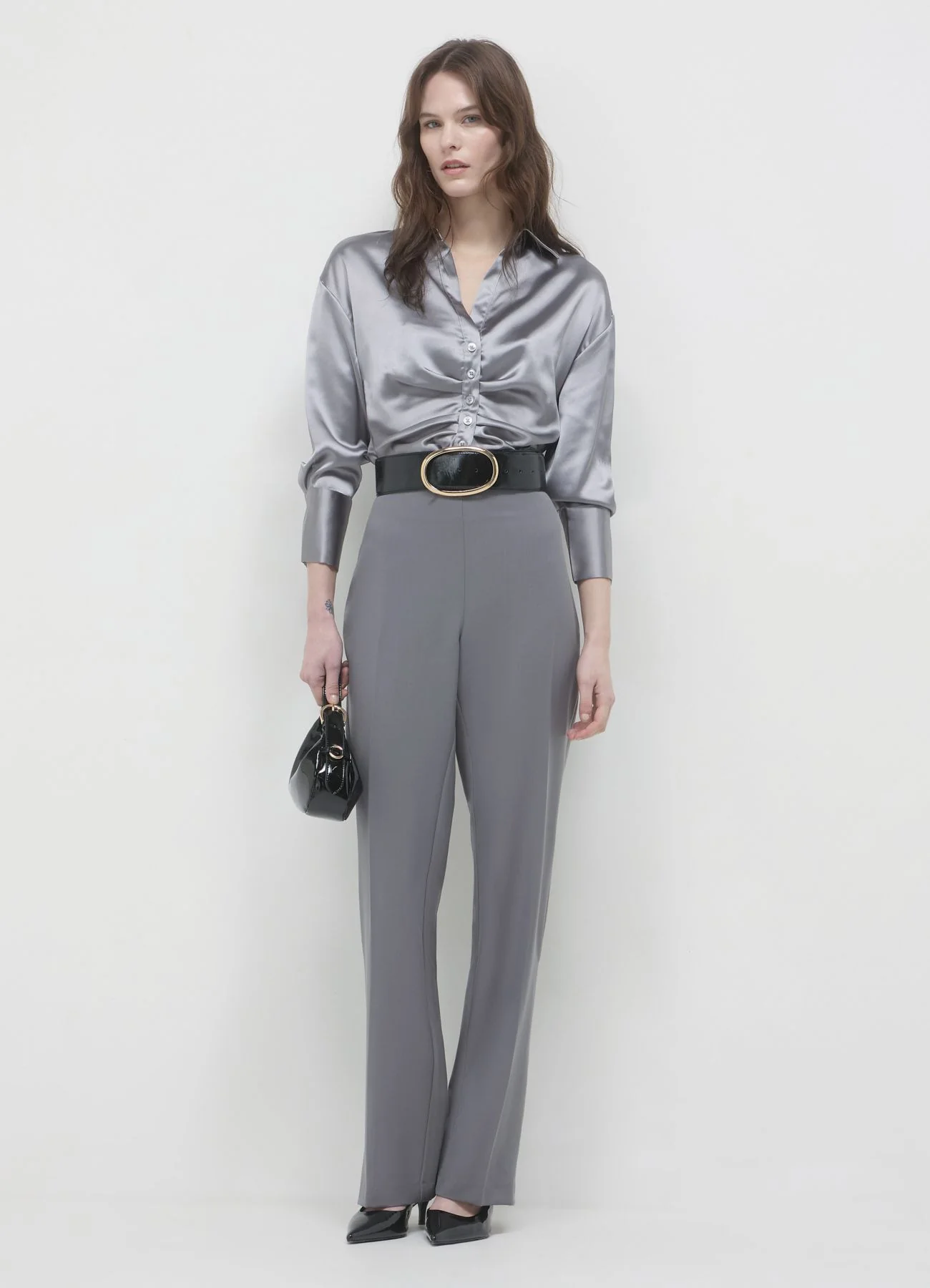 Camicia crop simil satin con arriccio - Image 2