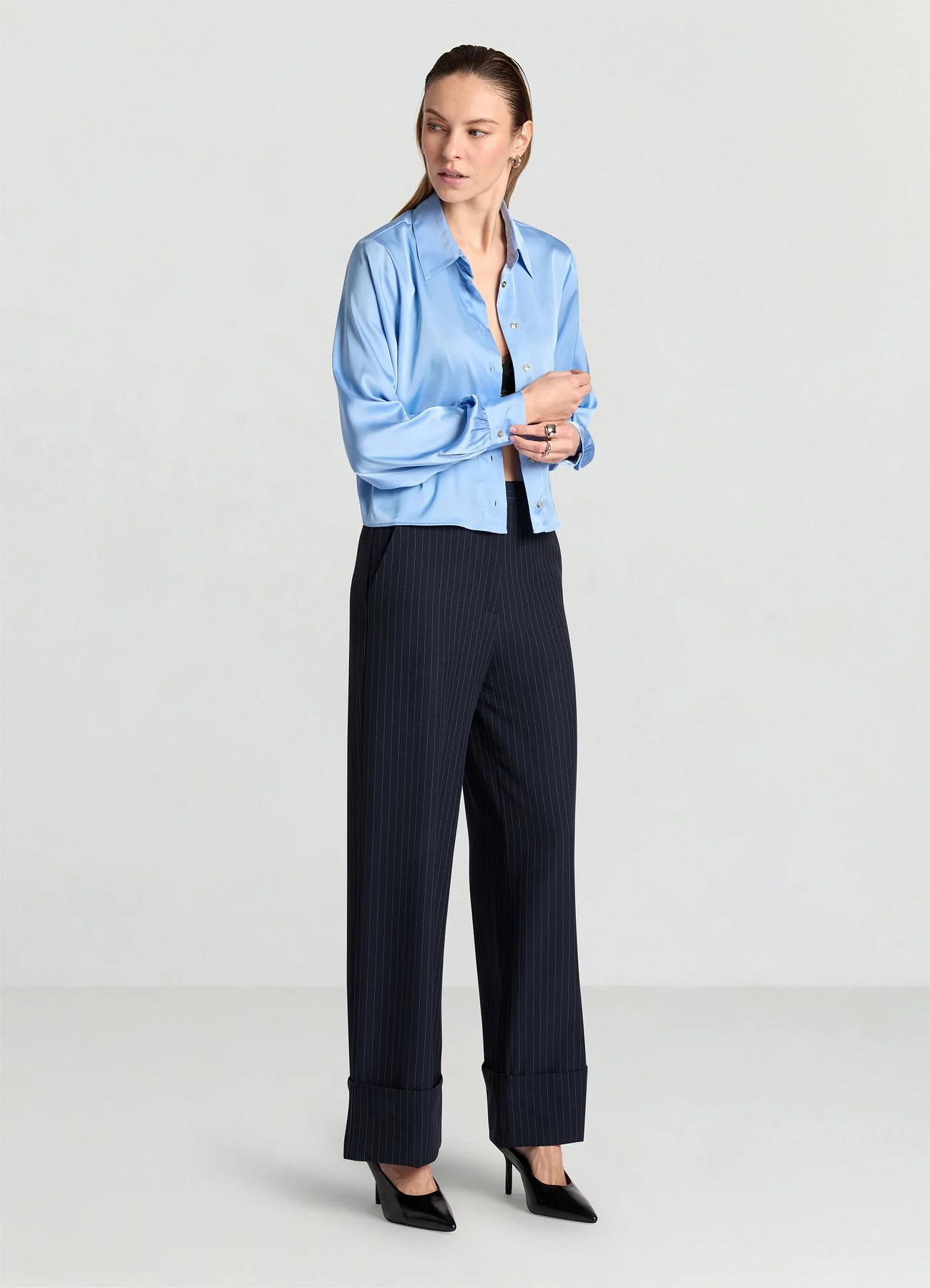 Camicia crop simil satin maniche a palloncino