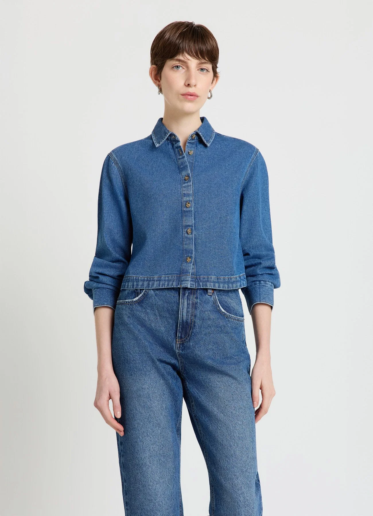 Camicia denim crop con bottoni - Image 3