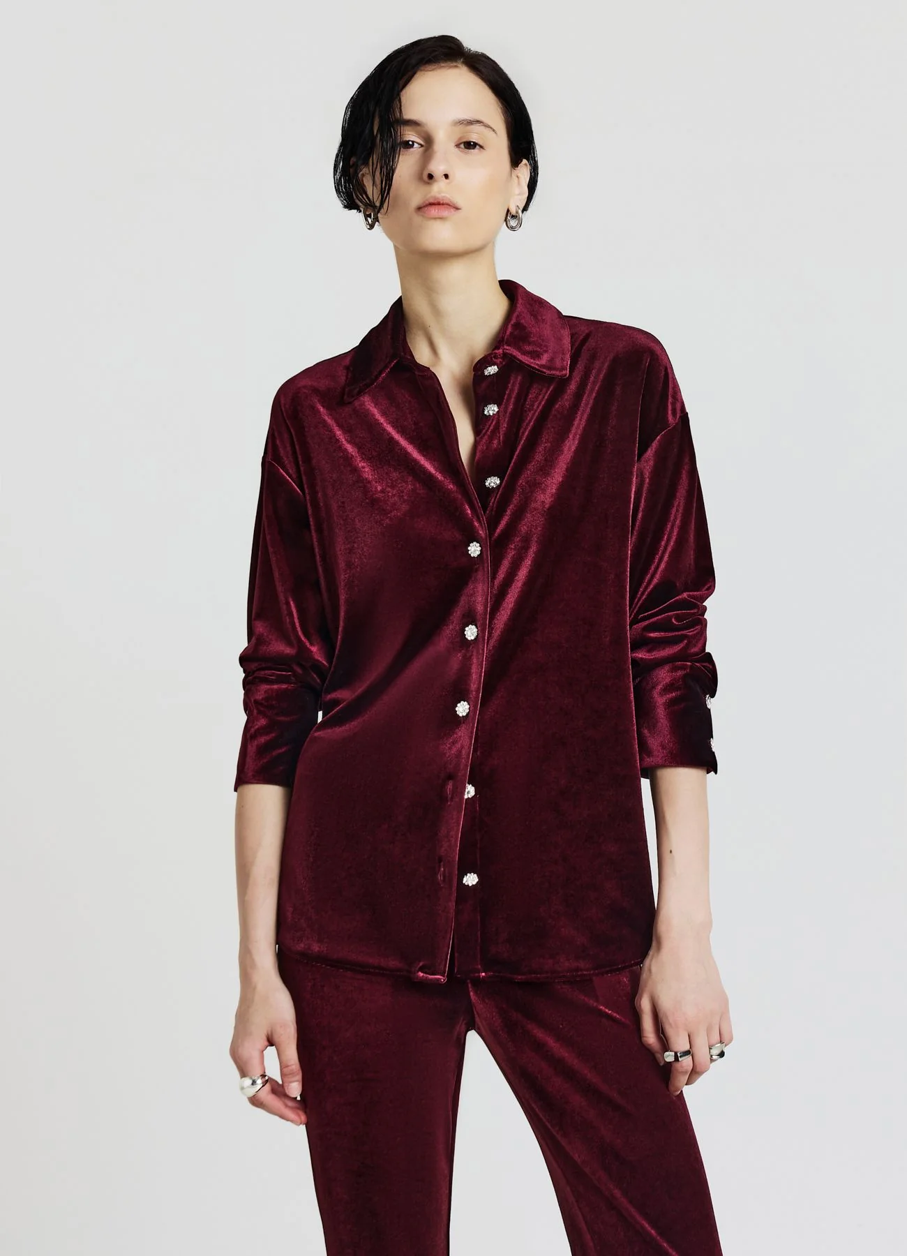 Camicia effetto velluto con bottoni gioiello