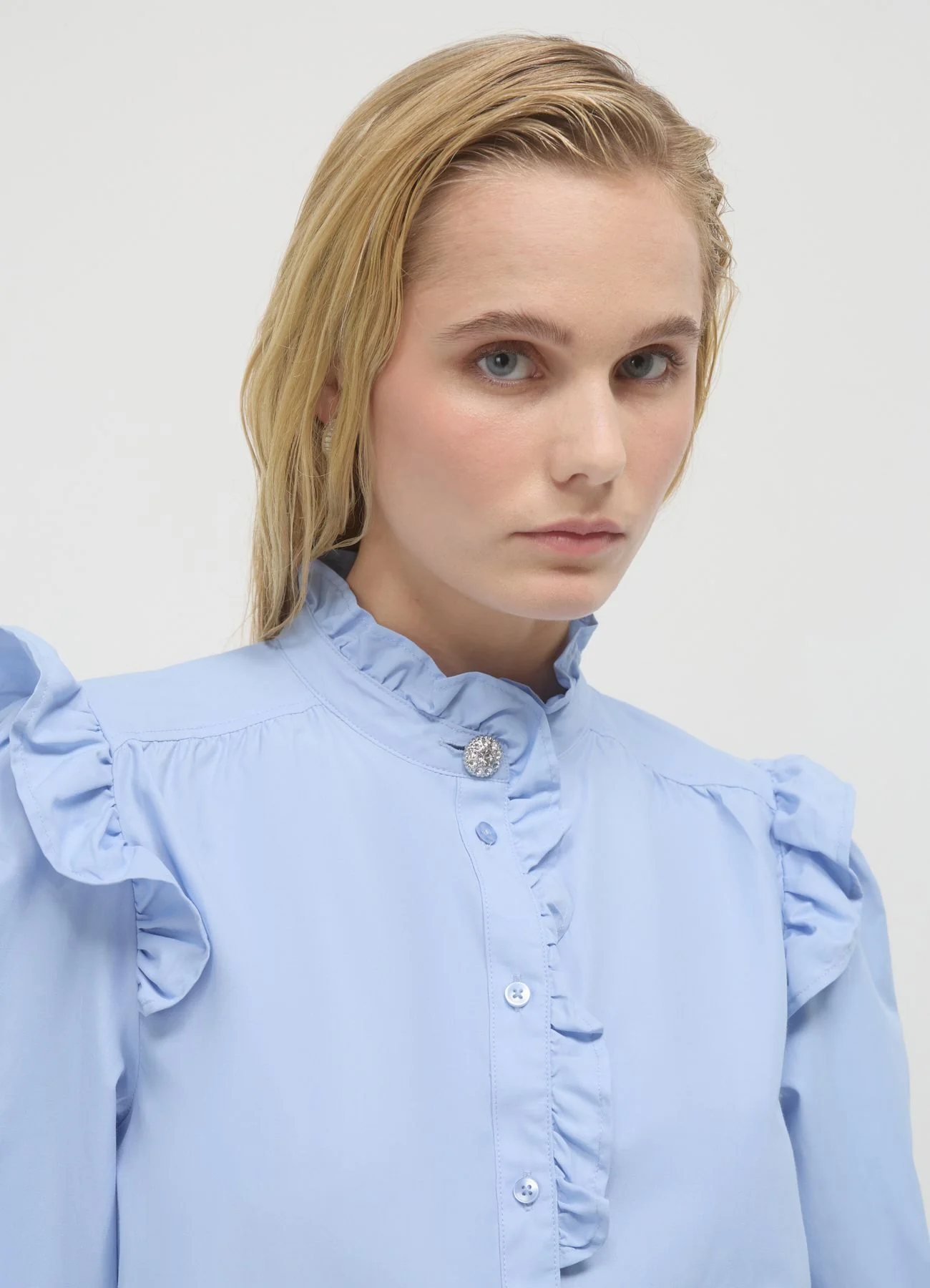 Camicia frill bottone gioiello - Image 3