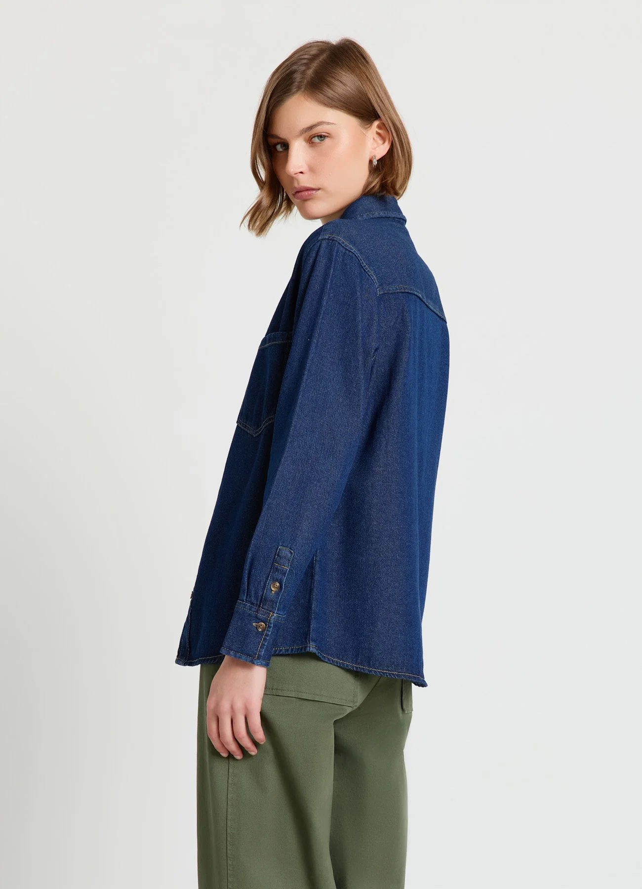Camicia in denim con taschini - Image 2