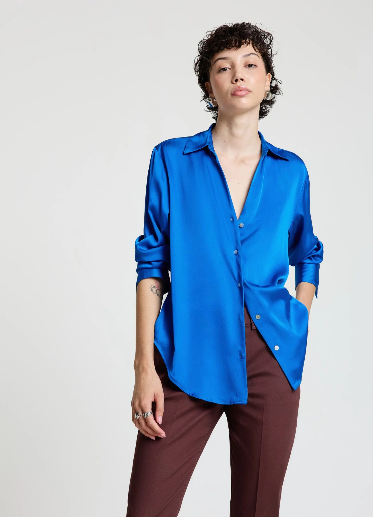 Camicia scollo a V similsatin - Image 2