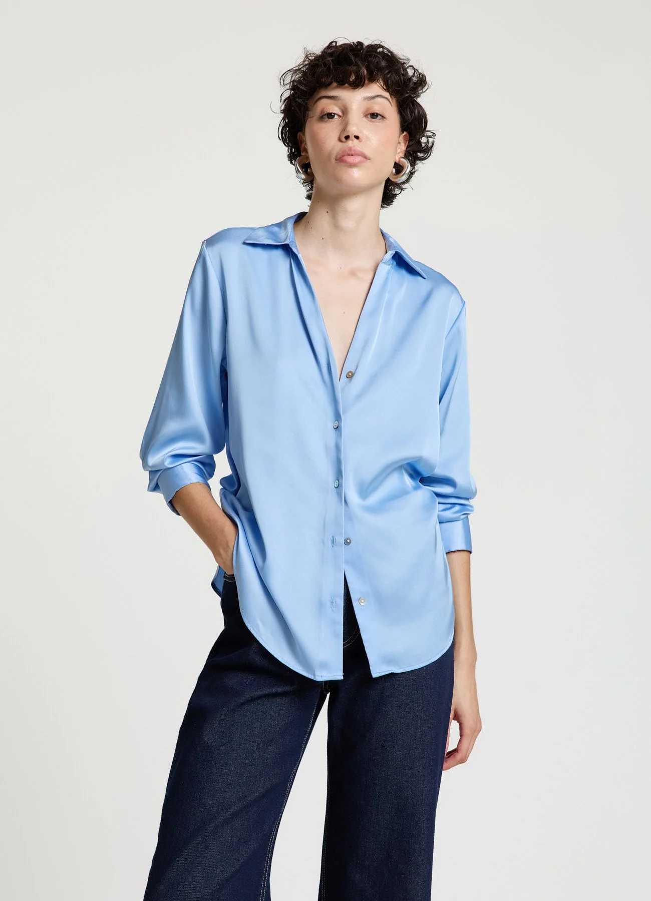 Camicia scollo a V similsatin - Image 3