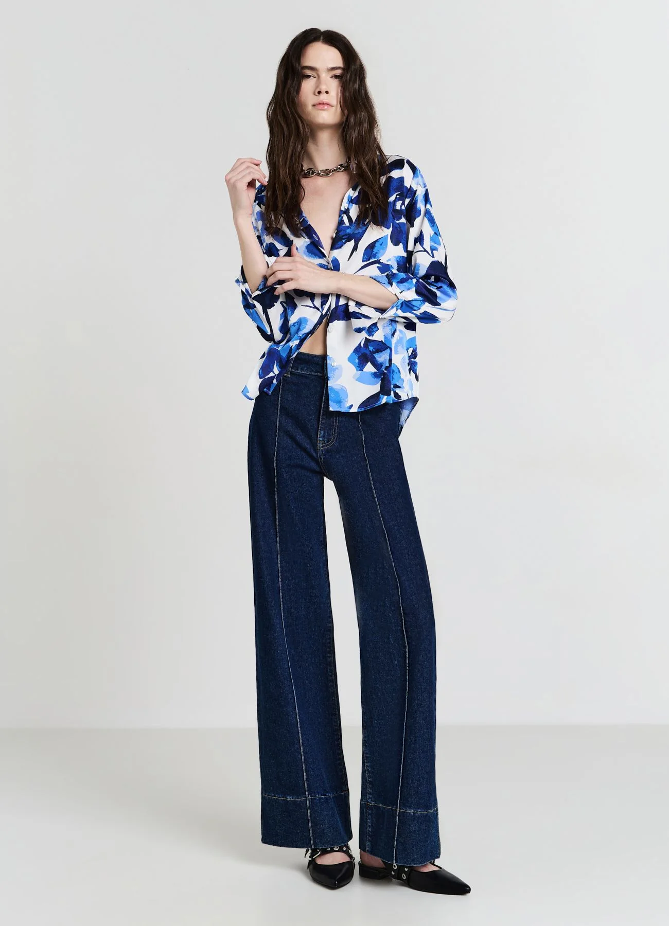 Camicia simil satin a fiori - Image 3