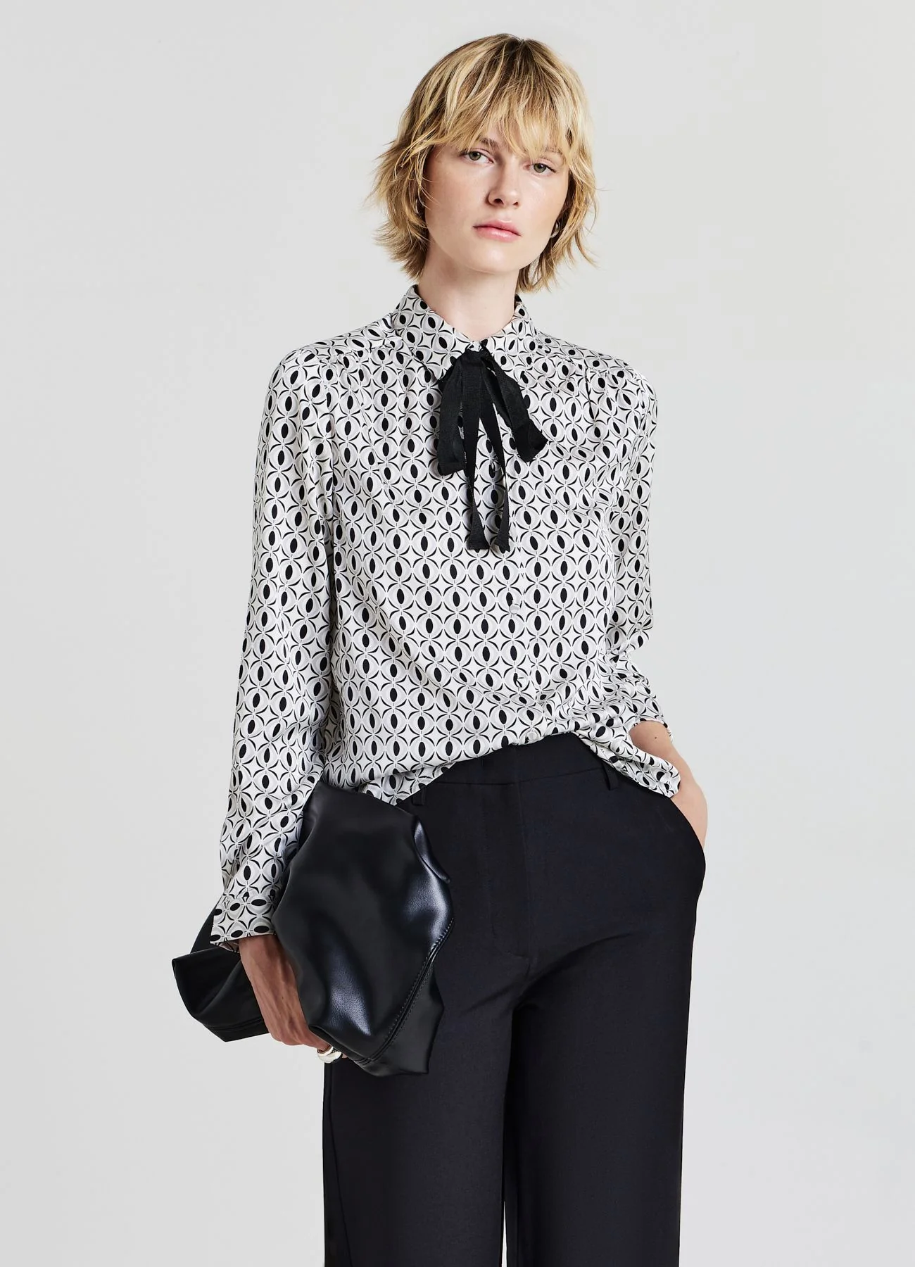 Camicia simil satin fantasia cravattino - Image 3
