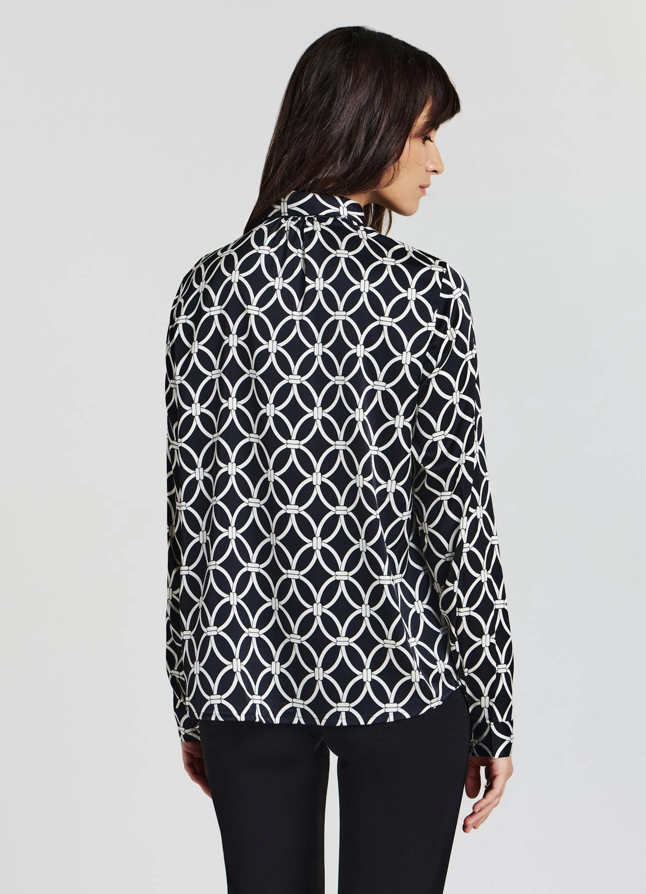 Camicia simil satin fantasia cravattino - Image 3