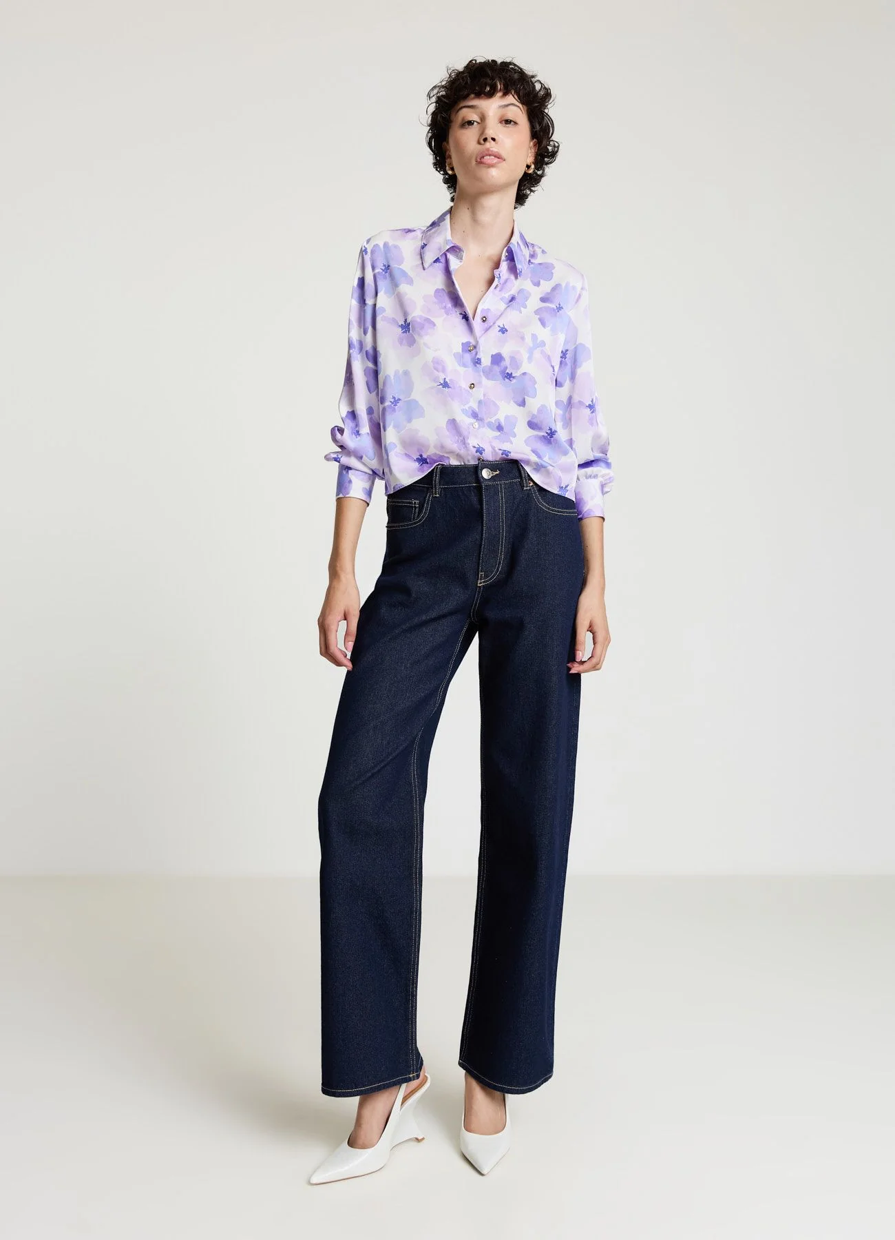 Camicia similsatin con stampa e maniche palloncino