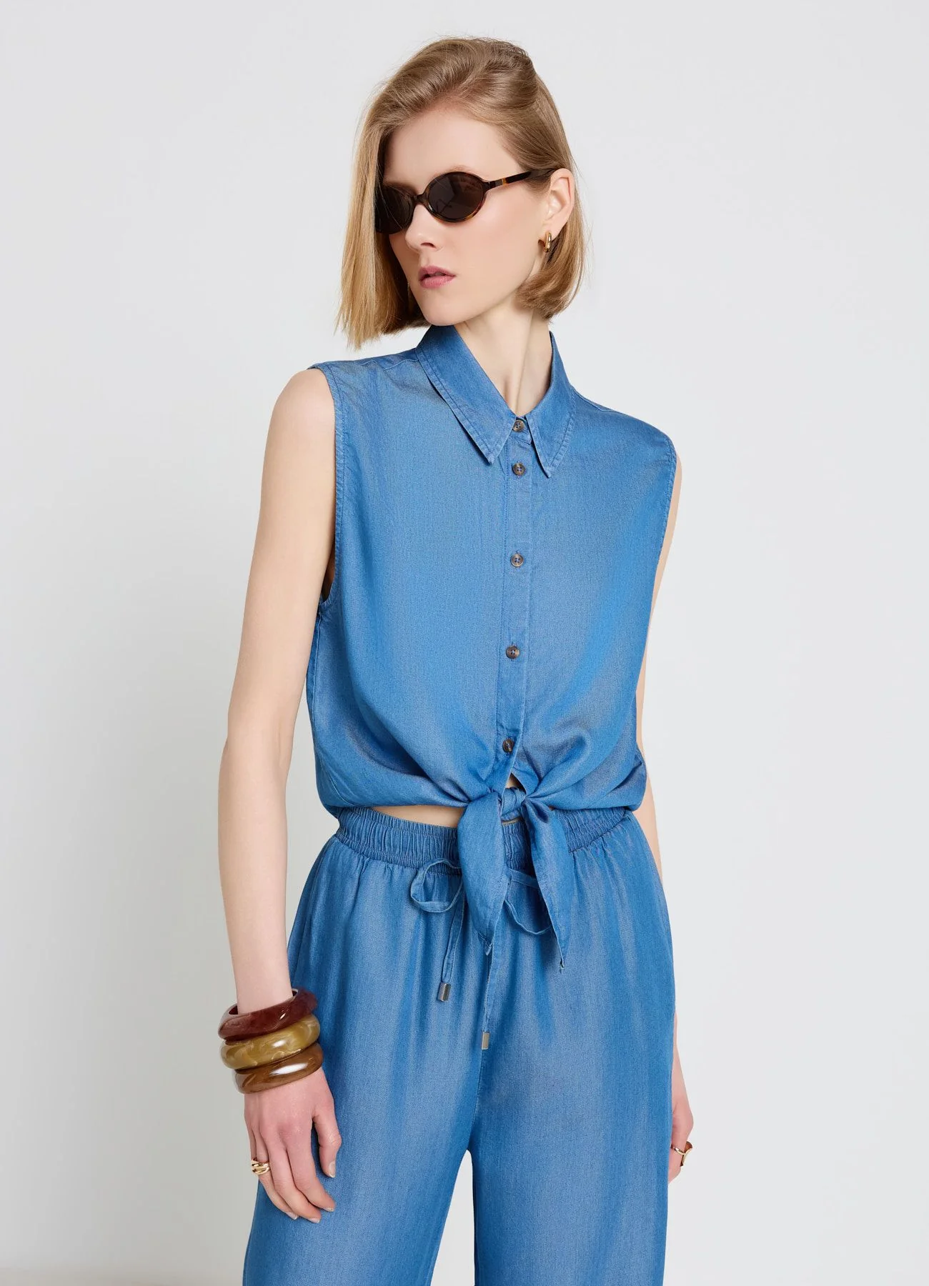 Camicia smanicata con nodo a tinta unita - Image 2