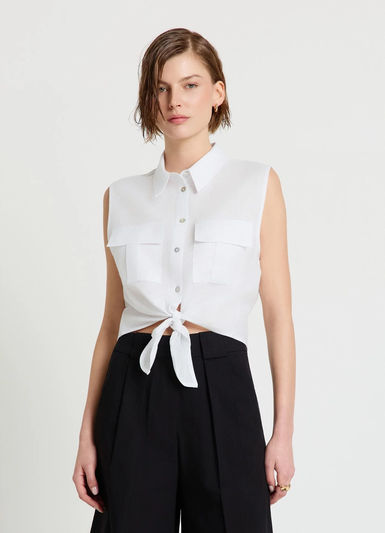 Camicia smanicata in lino con nodo - Image 2