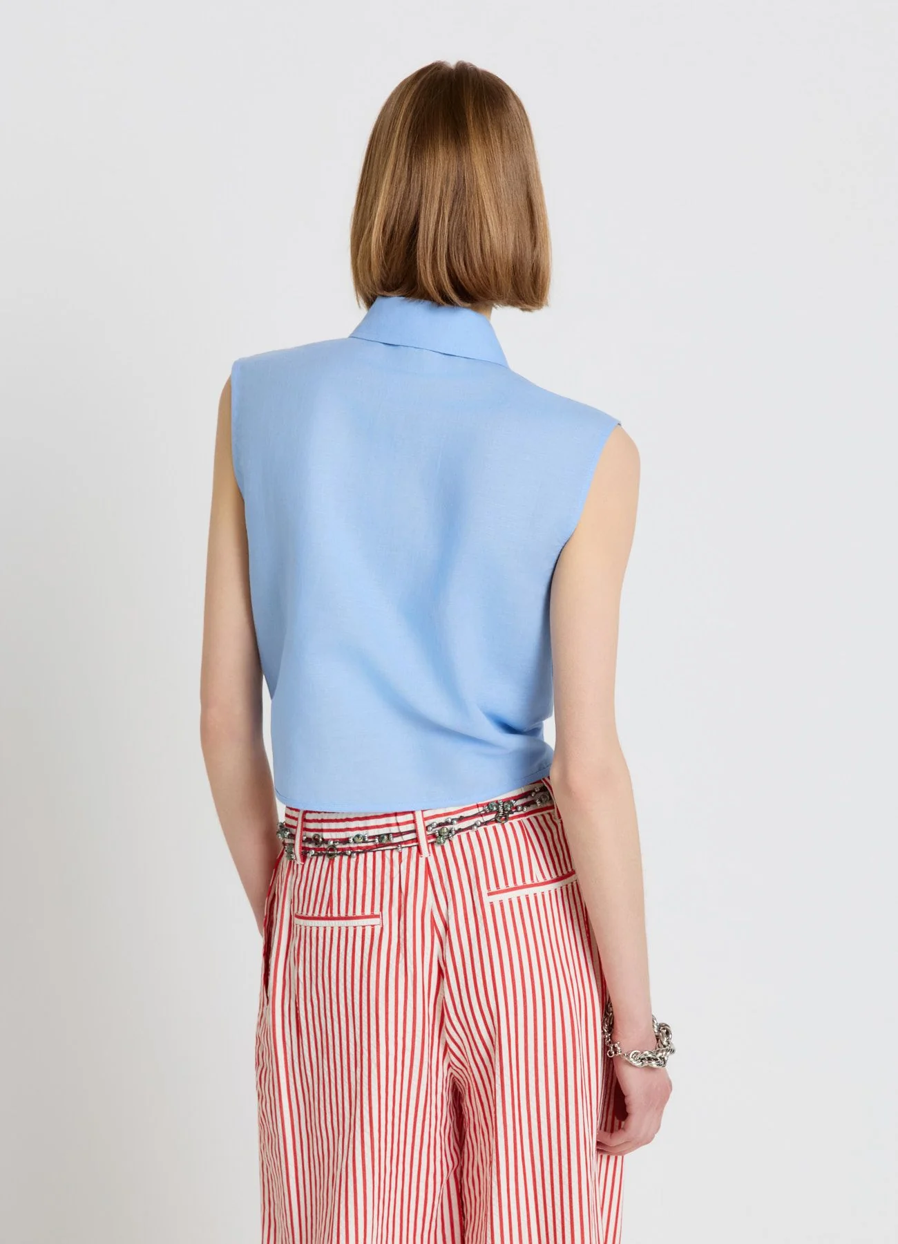 Camicia smanicata in lino con nodo